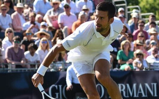 Jogo entre Djokovic e Hurkacz em Wimbledon é suspenso neste domingo; saiba  mais