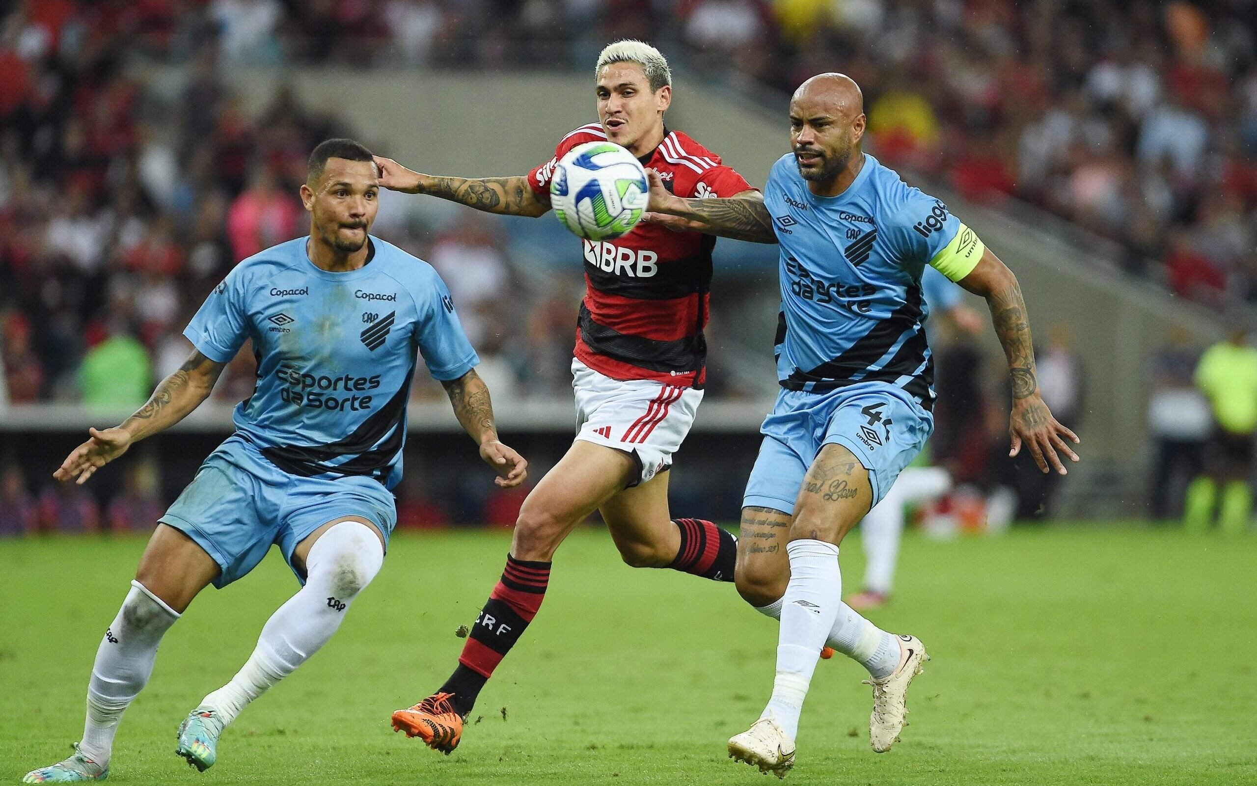 Flamengo freta avião para ter Arrascaeta e Isla em clássico • DOL