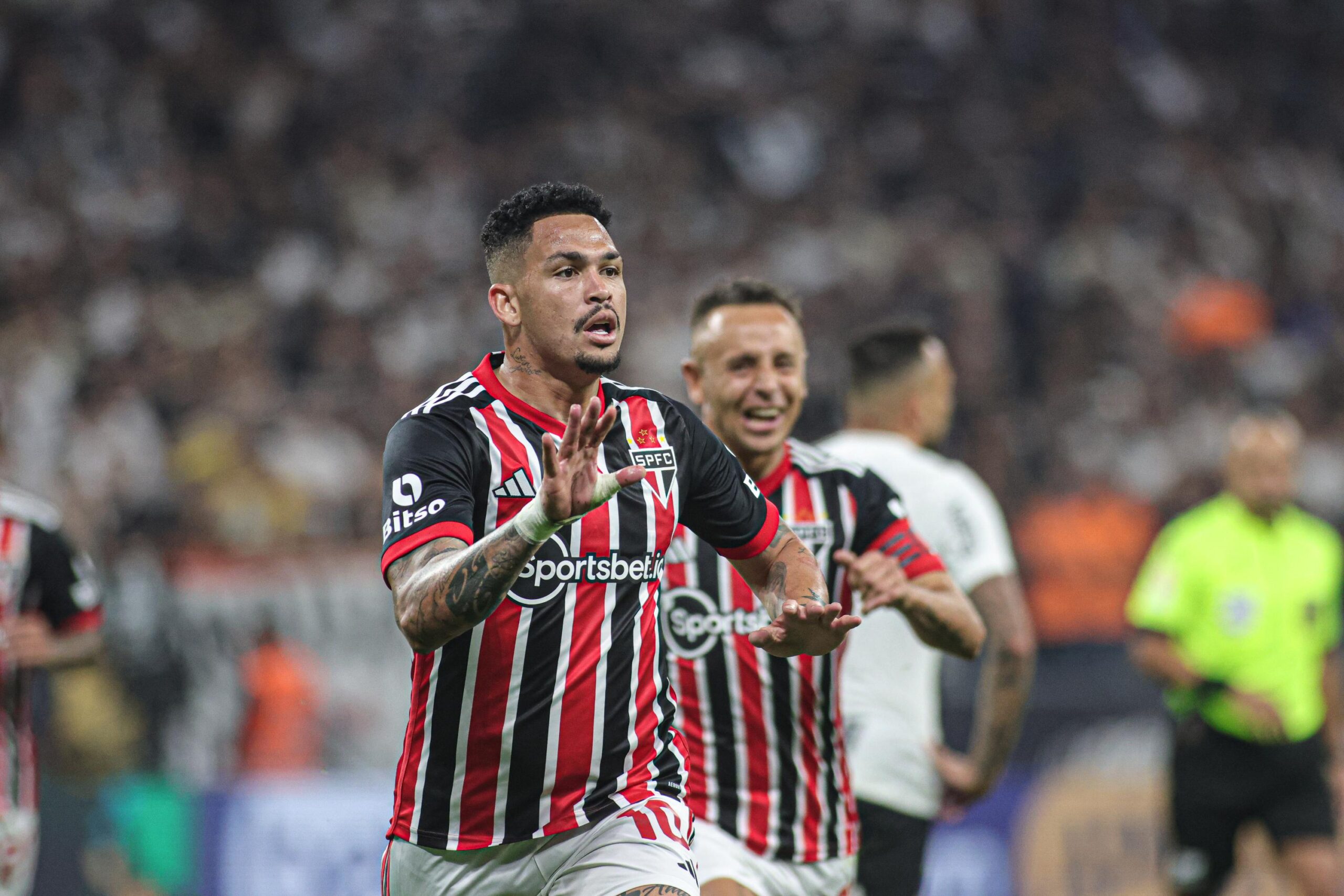 Clássico  Corinthians vence o São Paulo pelo jogo de ida na Copa