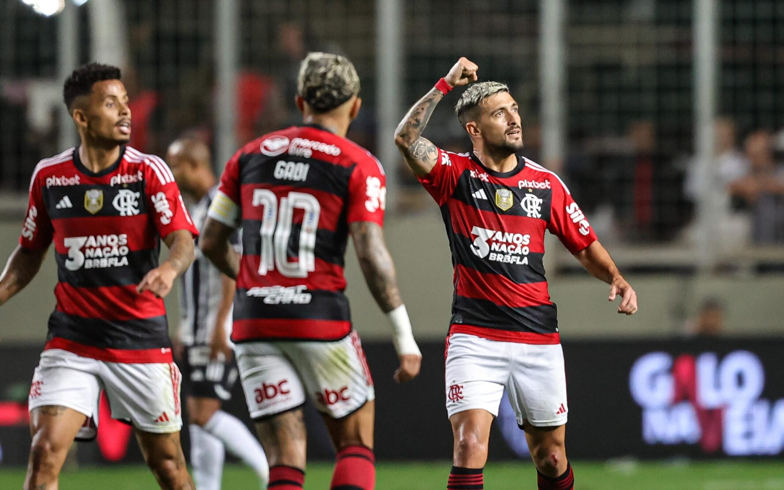 Sampaoli elogia jogo do Flamengo e explica Arrascaeta no banco