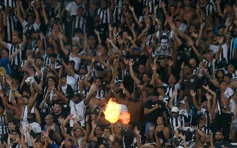 Em dia de festa, Botafogo empata no Engenhão e impede acesso do Guarani -  28/11/2021 - UOL Esporte