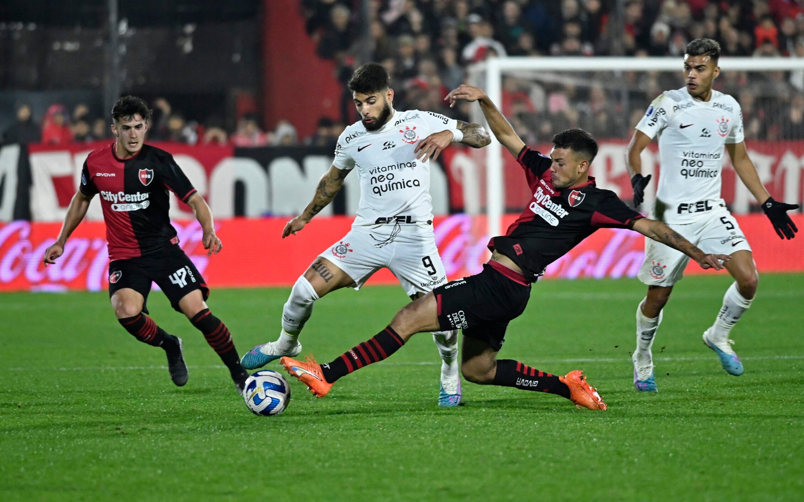 Sul-Americana: Corinthians vira sobre o Newell's Old Boys e sai em vantagem  nas oitavas