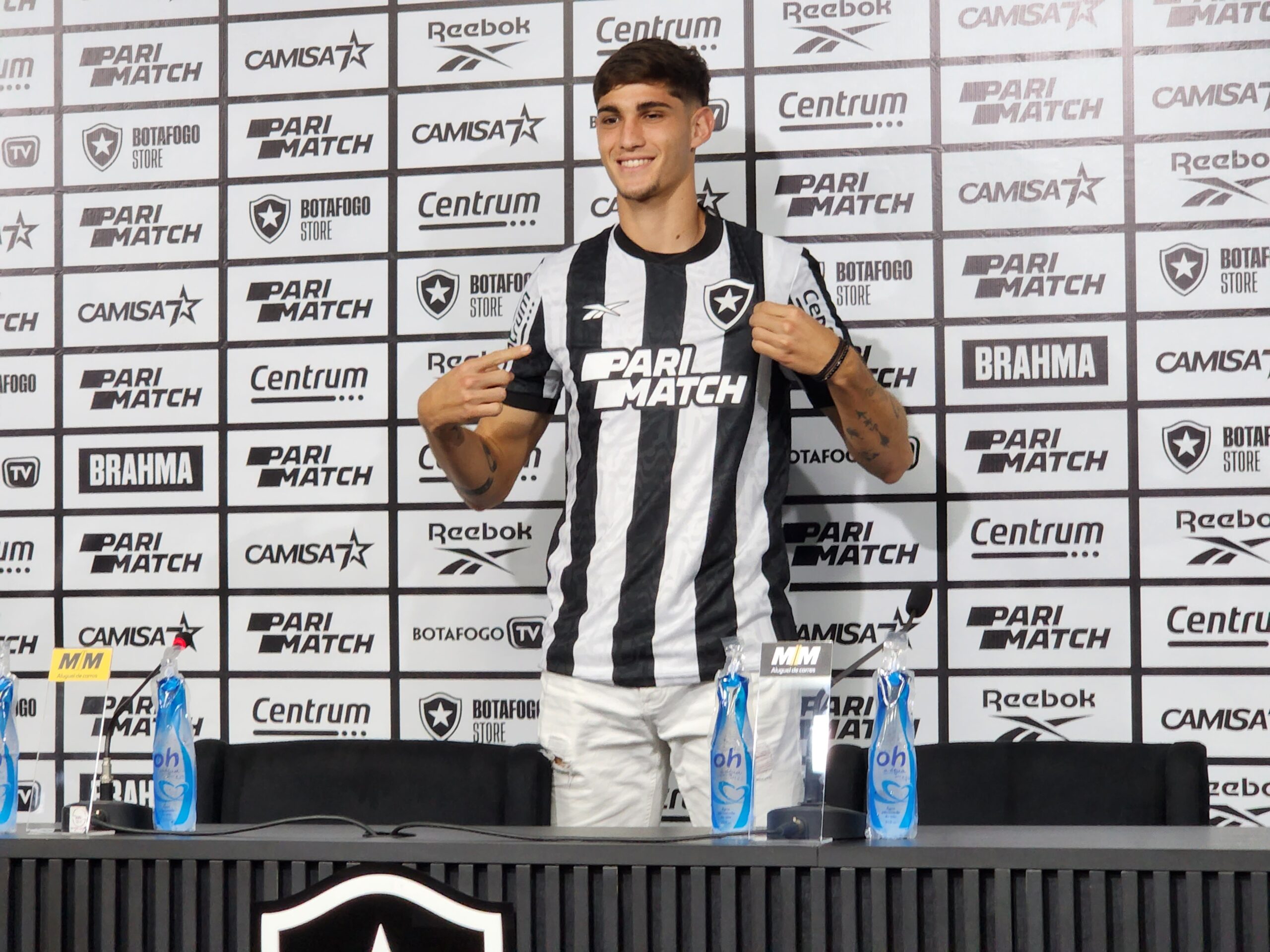 Com direito a número da sorte, Valentín Adamo é apresentado fala em 'salto'  na sua carreira ao chegar ao Botafogo - ISTOÉ Independente