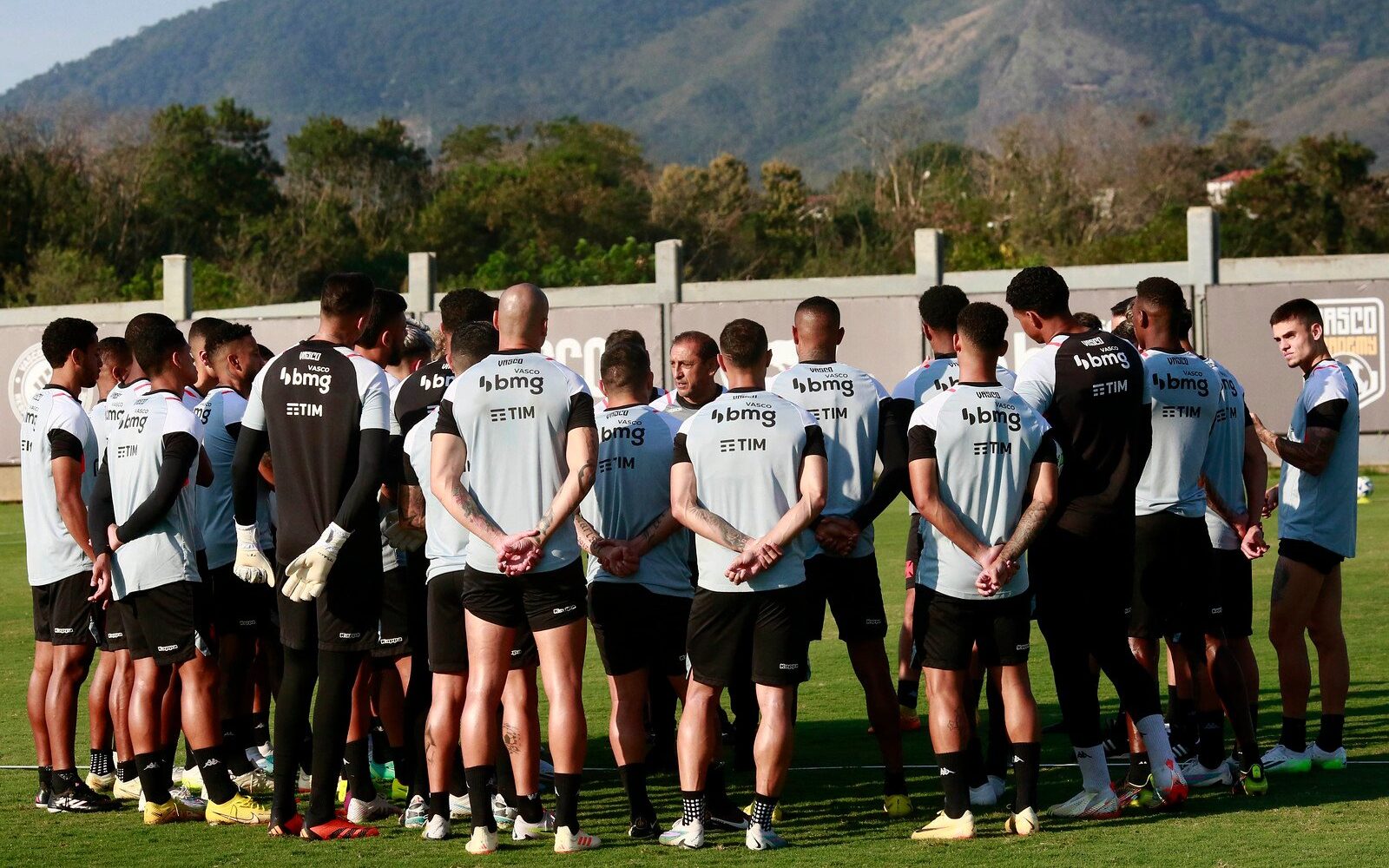 Palmeiras se reapresenta e inicia preparação para enfrentar o Bragantino; 2  jogadores estão suspensos