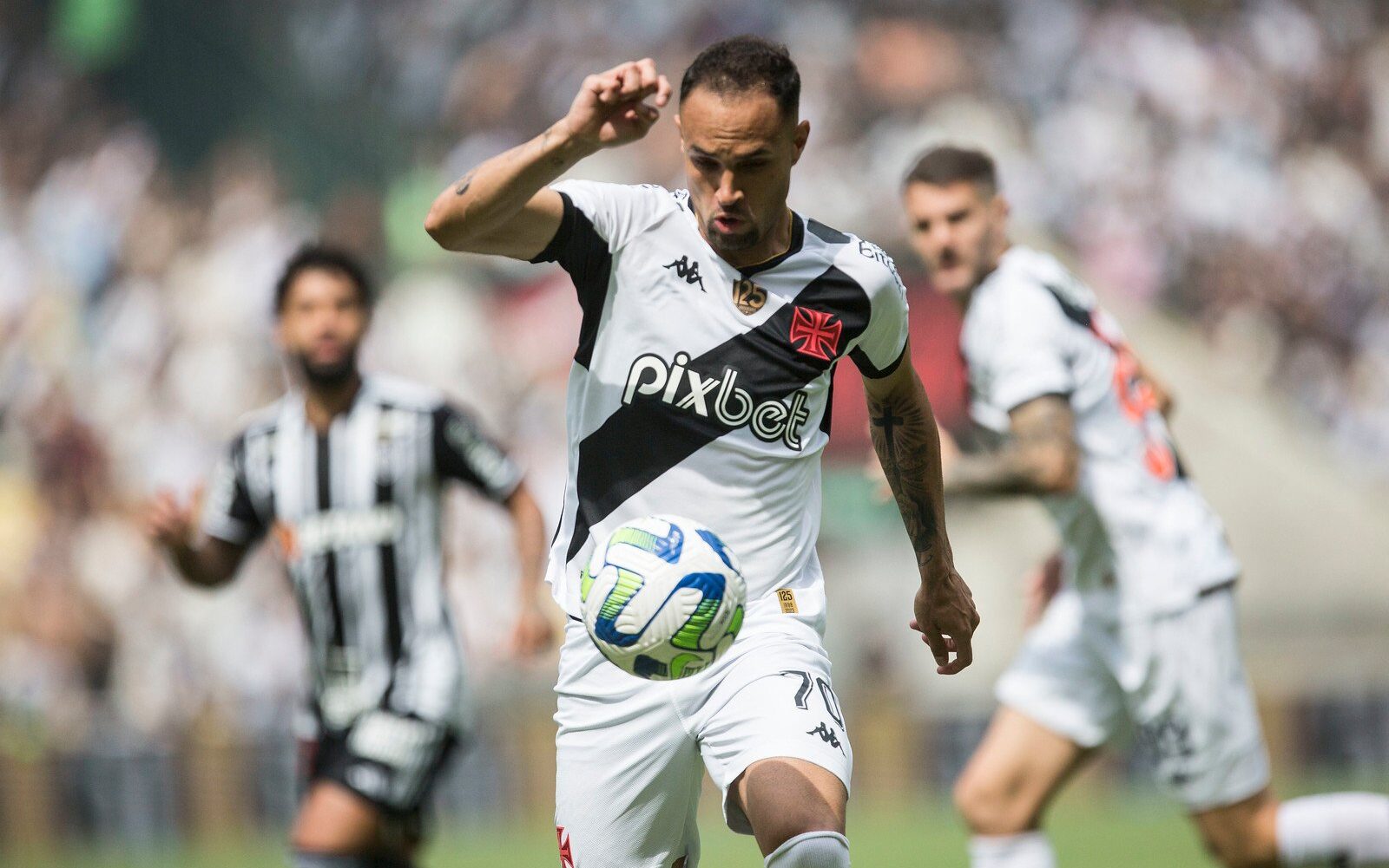 Chuva encharca gramado em Itapira e adia etapa final de Vasco 1 x