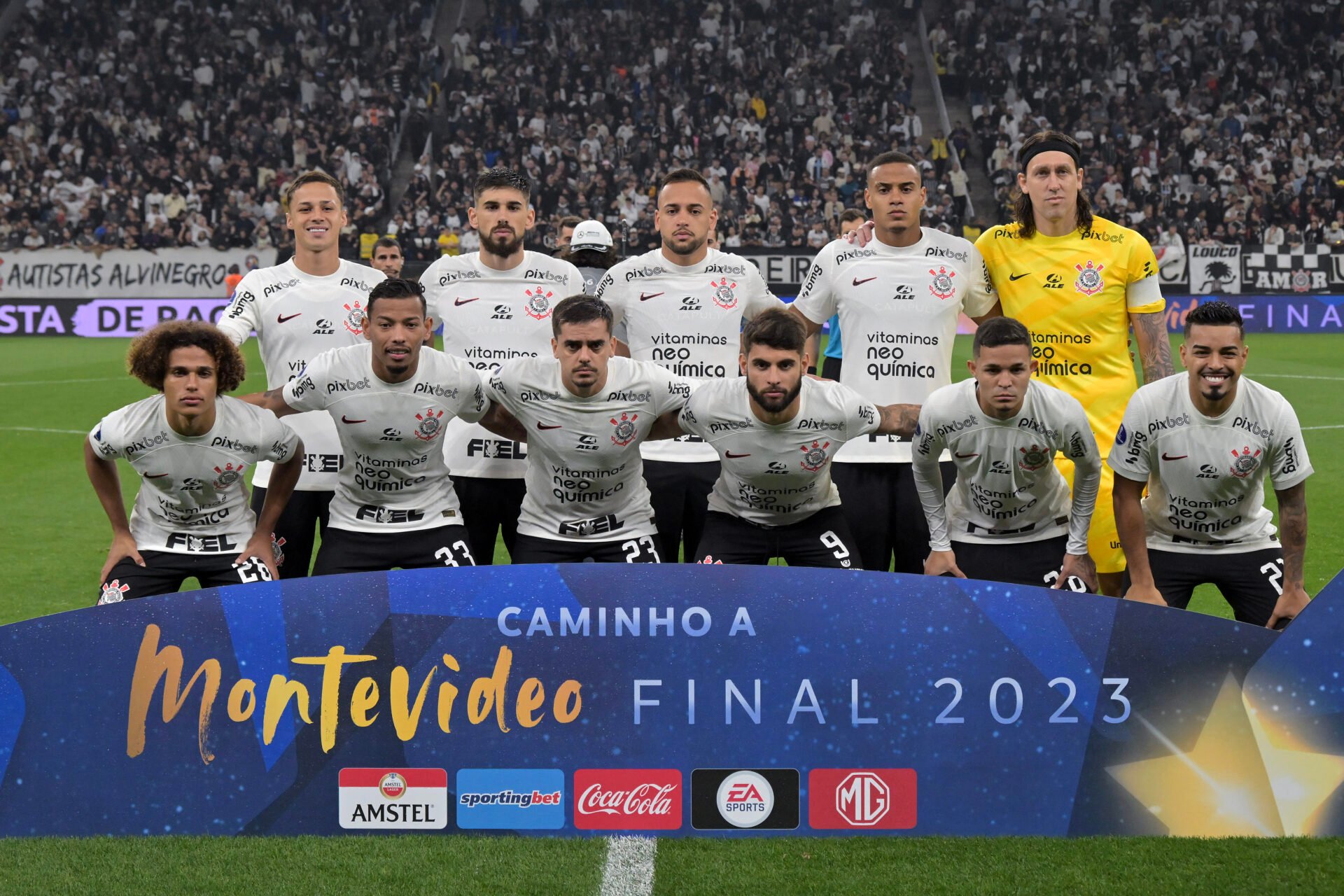Corinthians x Estudiantes: onde assistir e escalações do jogo da