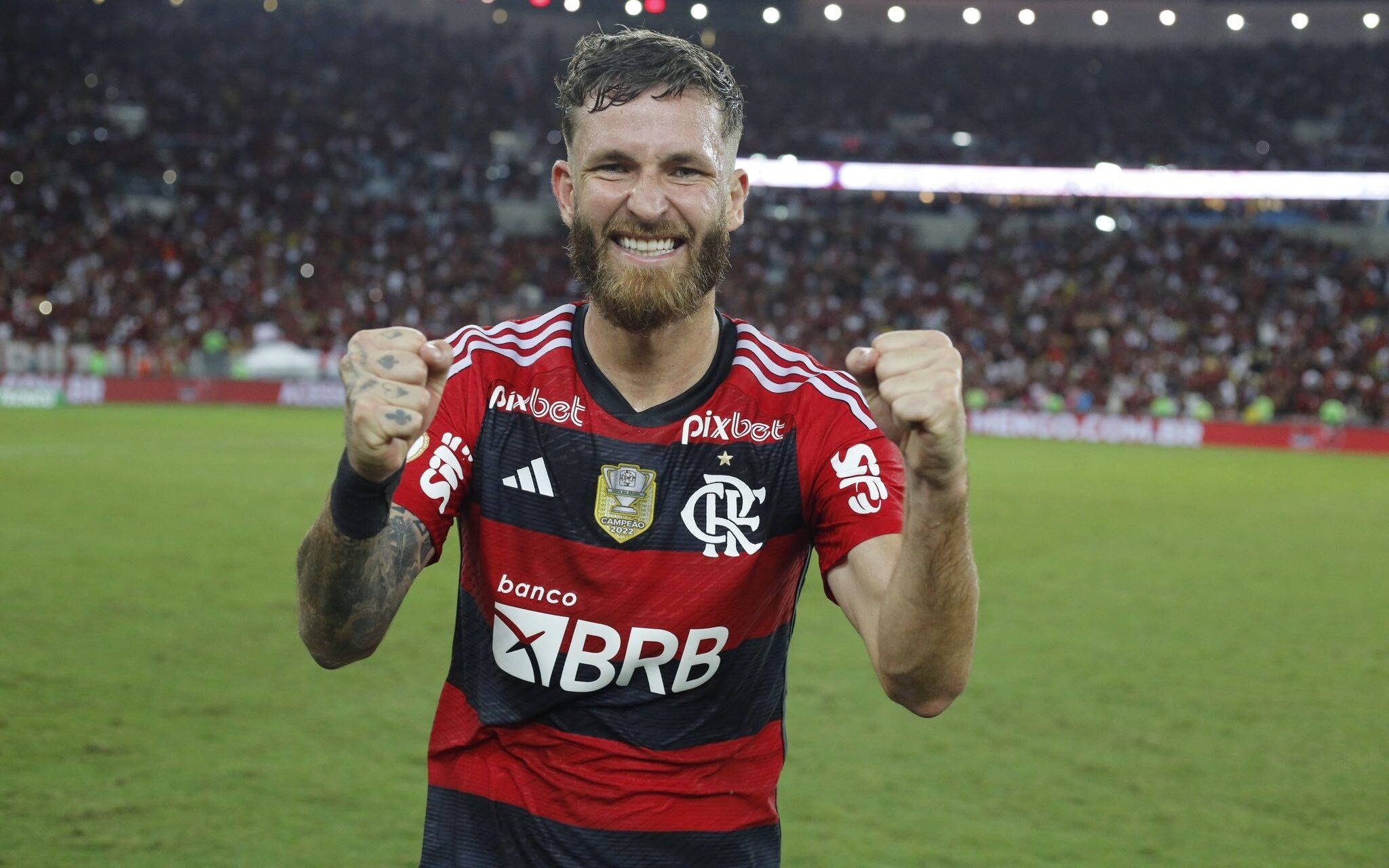 Flamengo nega propostas por Isla e planeja ter lateral até o fim do  contrato, Flamengo