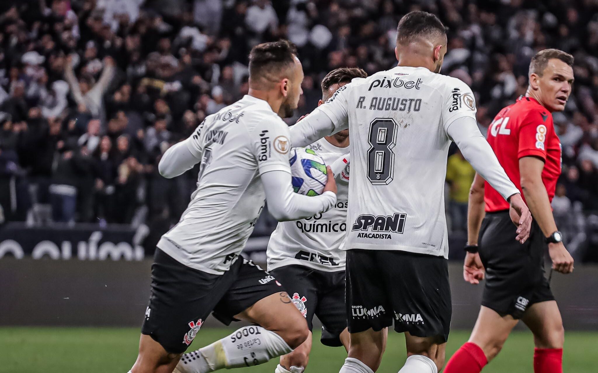 Corinthians empata com o Goiás e acende sinal de alerta no Brasileirão