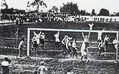 O primeiro jogo de futebol no Brasil faz aniversário hoje. Mas foi mesmo o  primeiro?