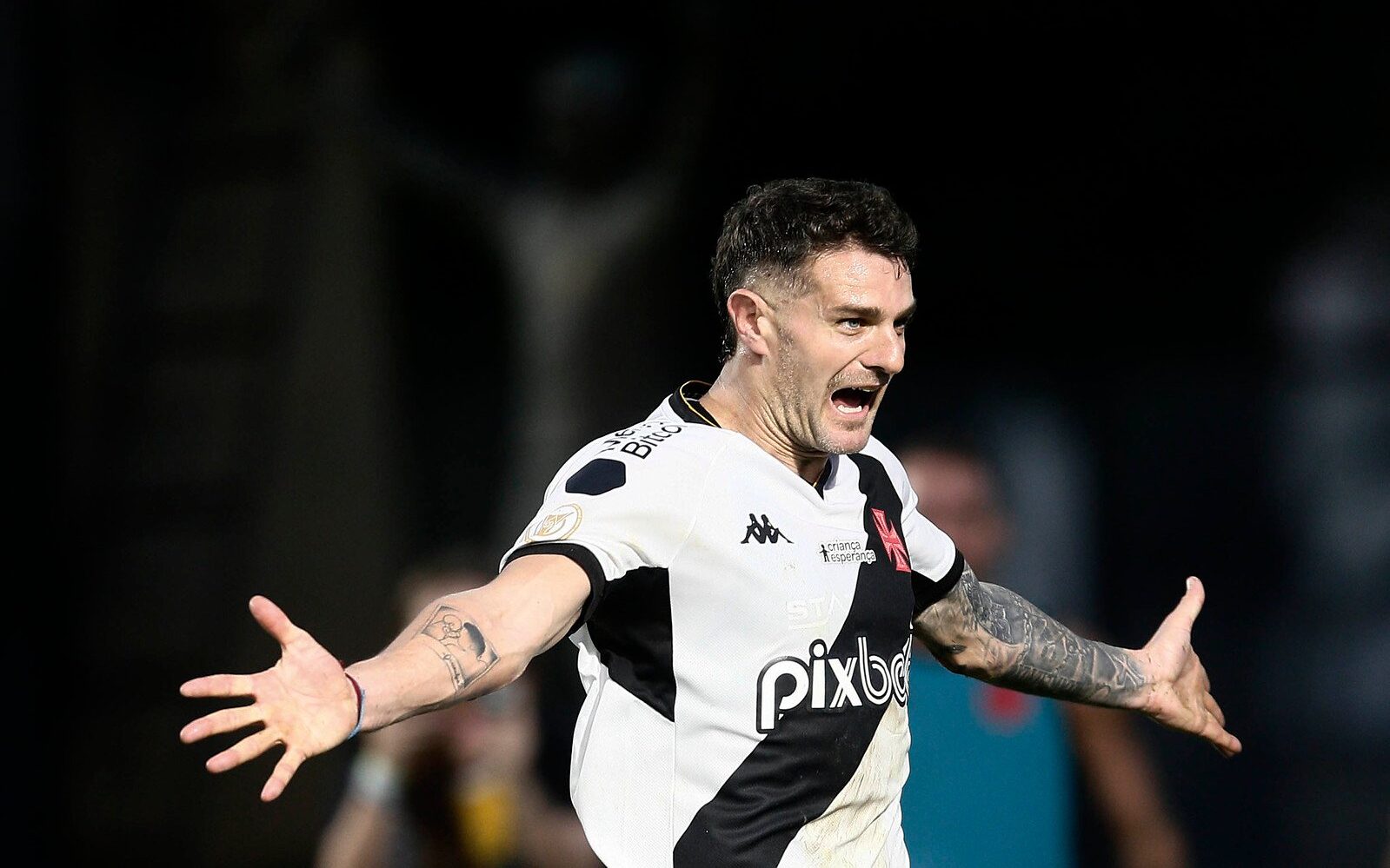 Vasco vence Atlético-MG no reencontro com a torcida no Maracanã