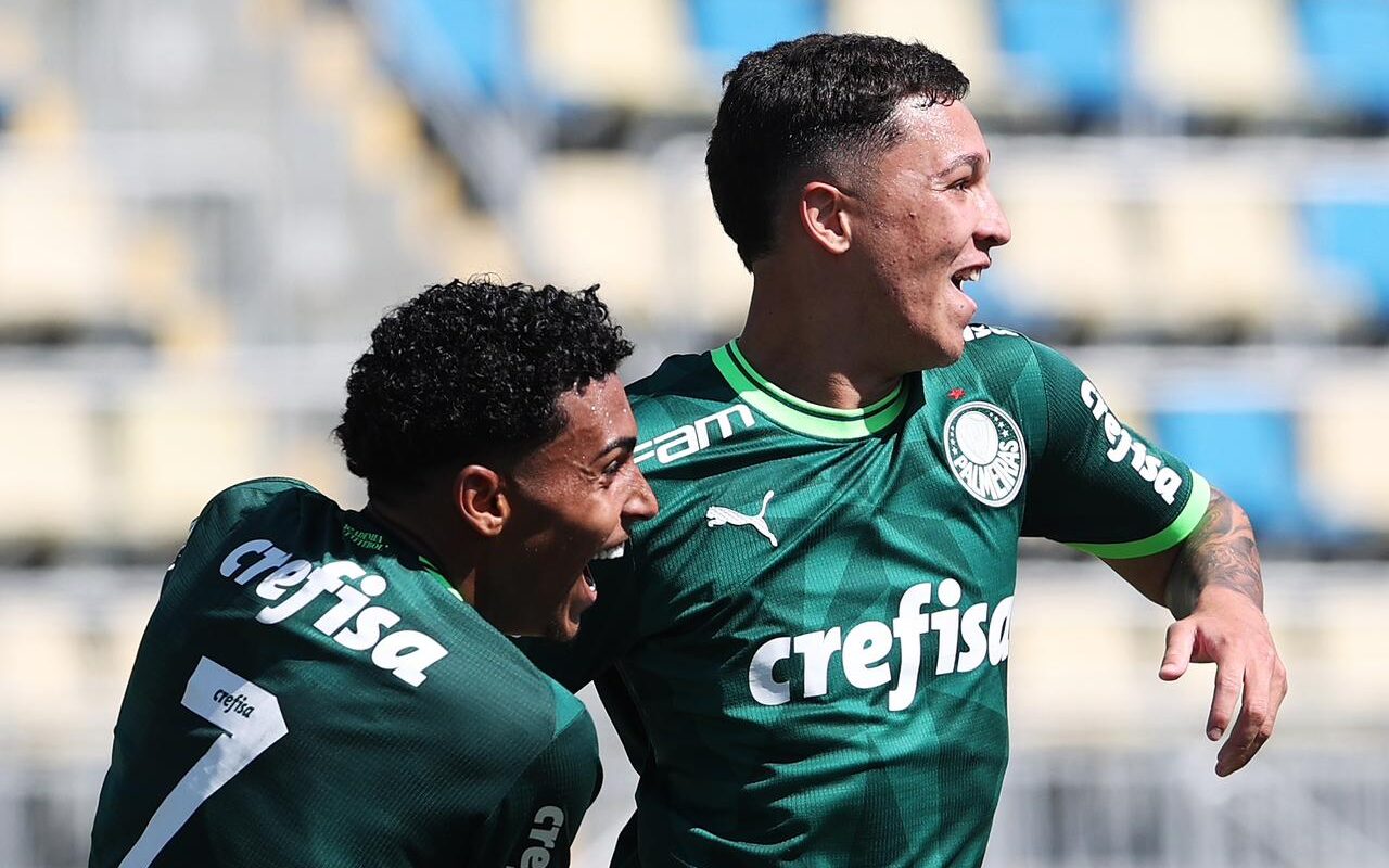 Corinthians bate Palmeiras em 1º jogo da semi do Brasileirão