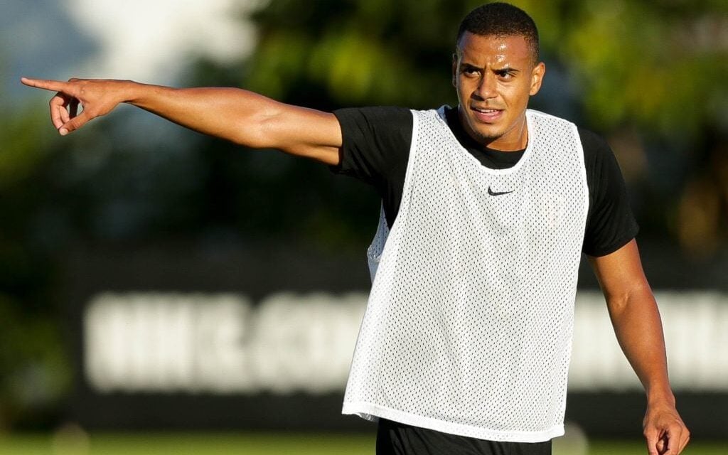 Corinthians anuncia renovação de contrato do atacante Wesley; veja valor da  multa - Lance!