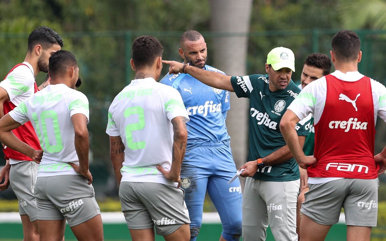 Em retomada física e técnica, Palmeiras repete escalação do time titular  após três meses - Lance!