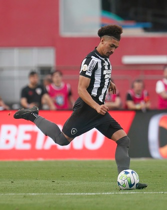 Herói da classificação na Copa do Brasil, Michael celebra bom momento, vê  disputa sadia pela posição e elogia trabalho da comissão técnica - Botafogo  Futebol SA