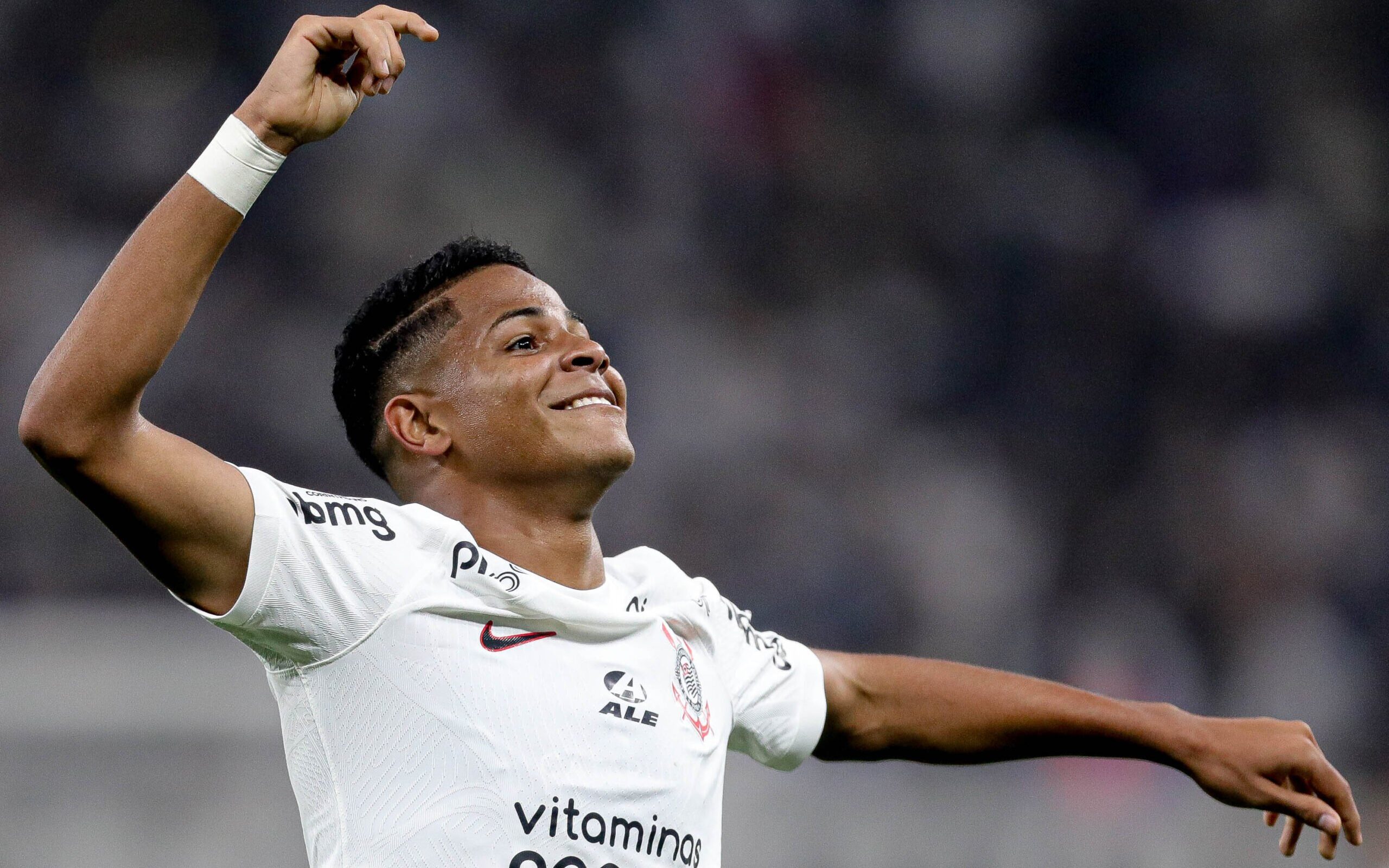 Em jogo adiado, Corinthians vence o Goiás e entra no G6 do Brasileiro -  Lance!