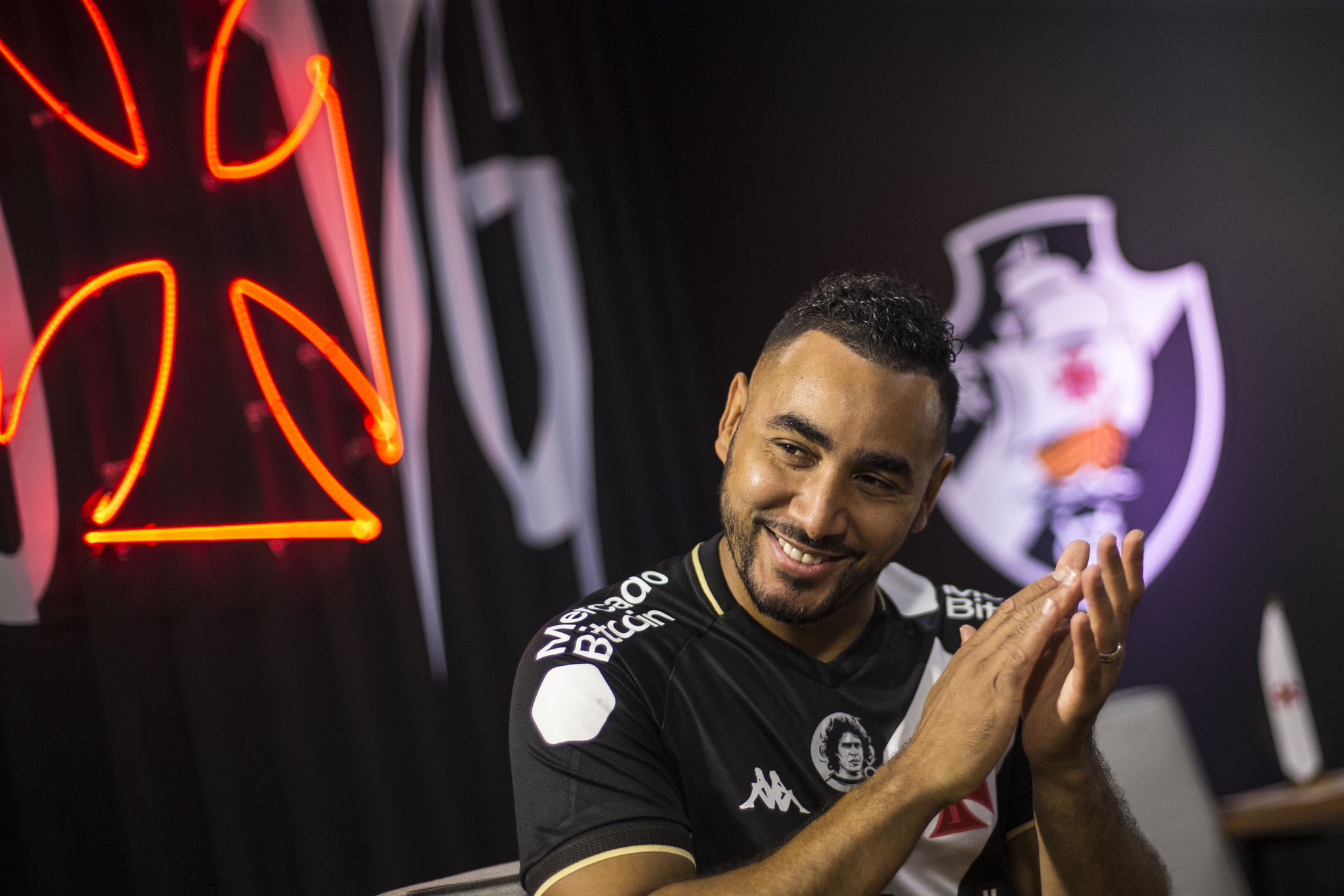 Entenda o que falta para Dimitri Payet estrear com a camisa do Vasco Entenda o que falta para Dimitri Payet estrear com a camisa do Vasco
