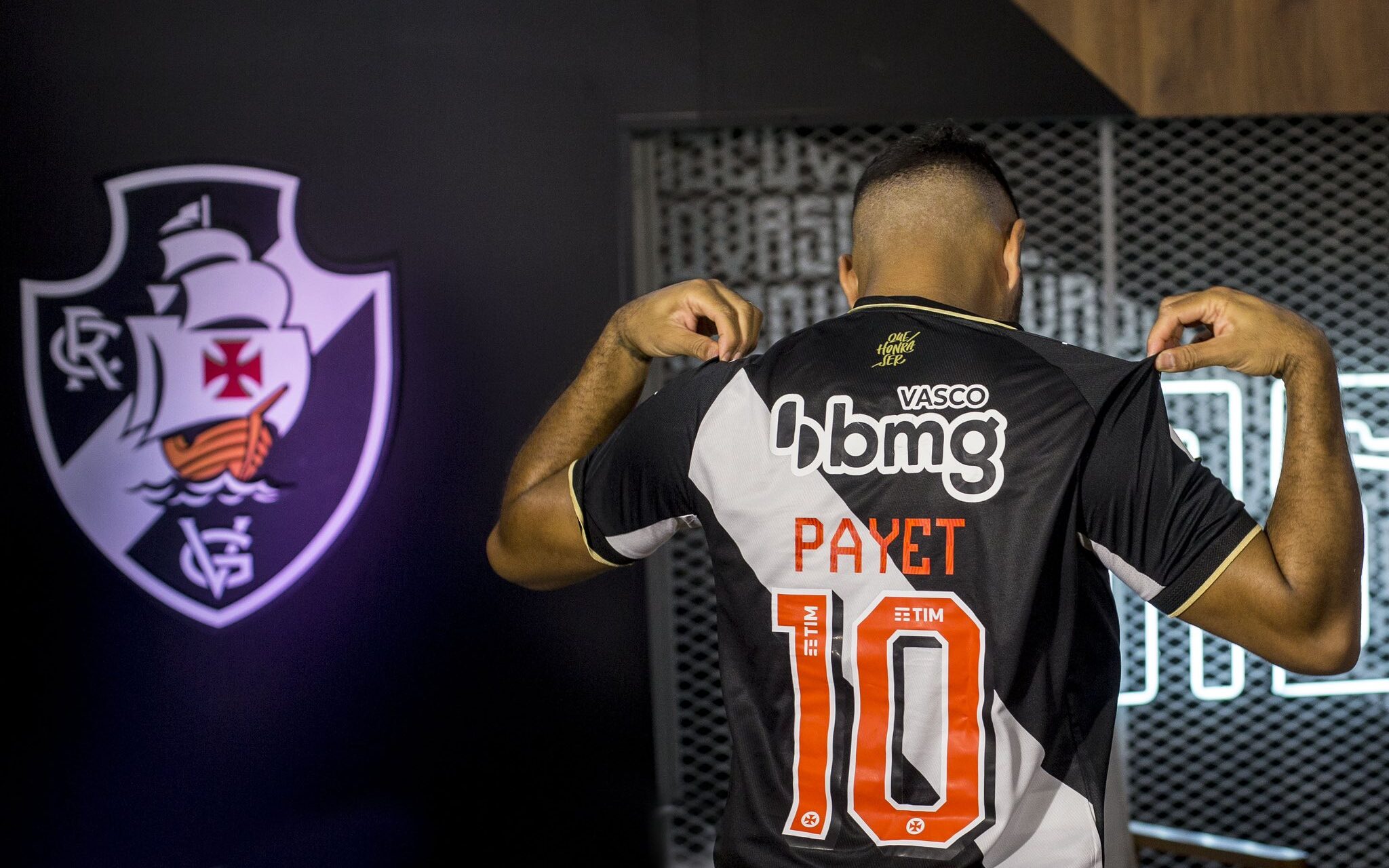 Torcedores do Olympique reclamam de saída de Payet, do Vasco
