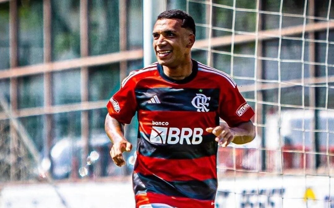 Jóia da base do Flamengo que começa a brilhar no time titular é