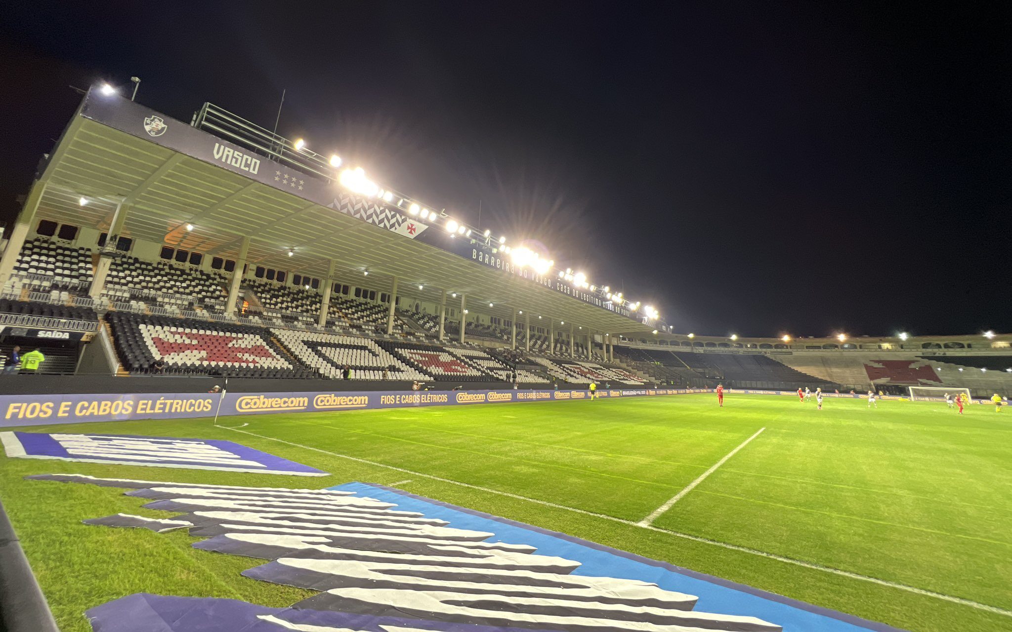 Vasco é punido e jogo contra Cruzeiro, em São Januário, será sem torcida