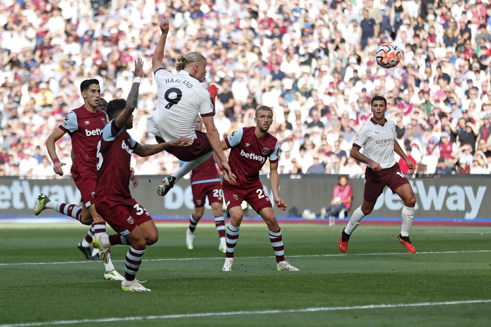 Liverpool e City viram, United perde em casa e Richarlison desencanta:  confira os resultados do dia na Premier League