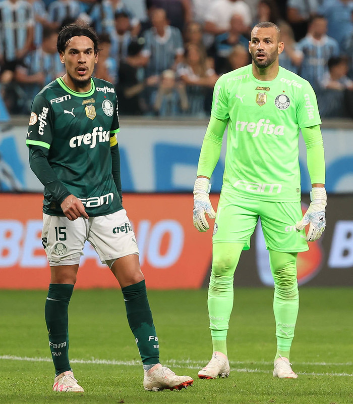 Palmeiras perde para o Corinthians em primeiro jogo da semifinal