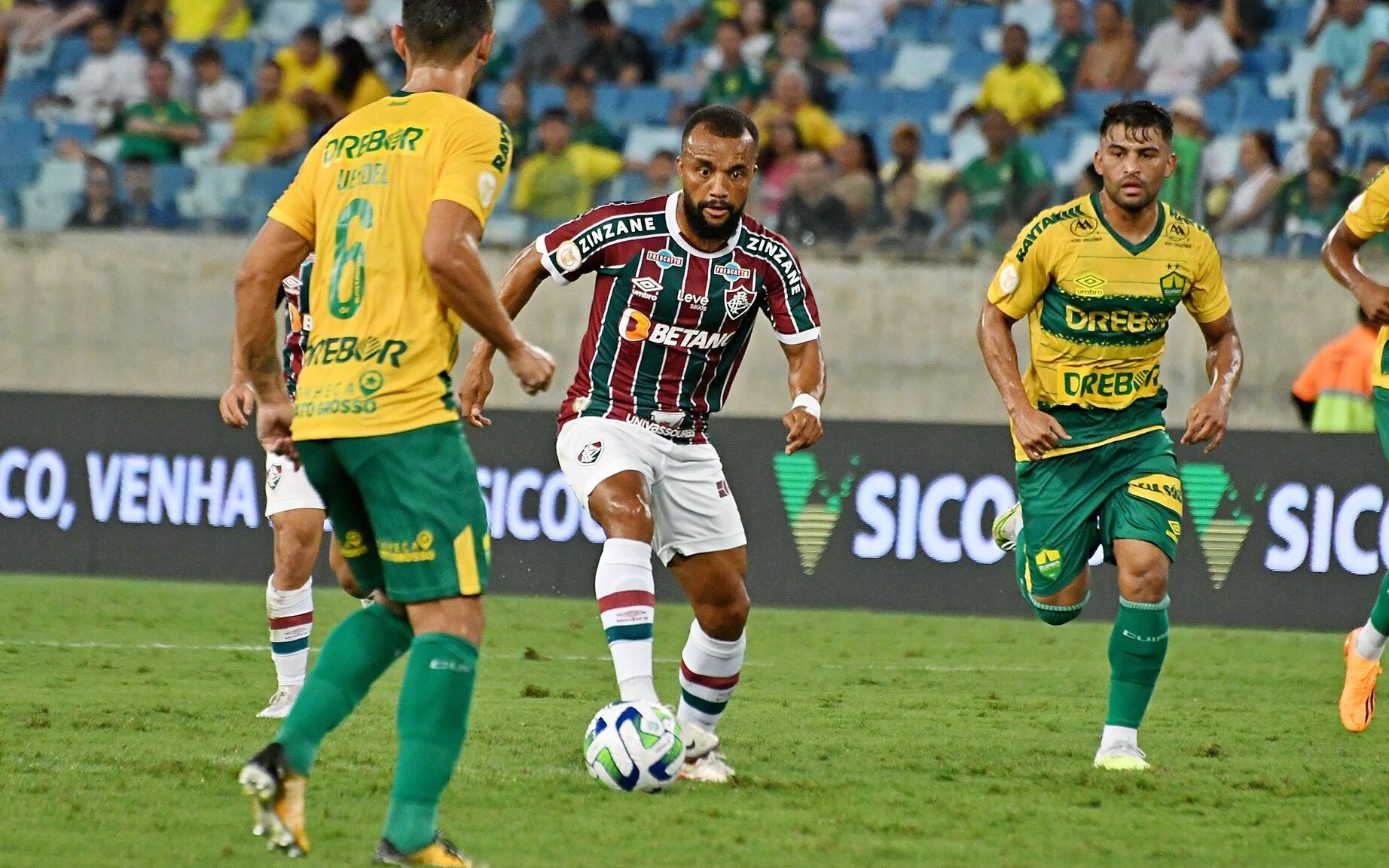 Samuel Xavier é expulso e está fora do jogo de volta entre Fluminense x  Inter