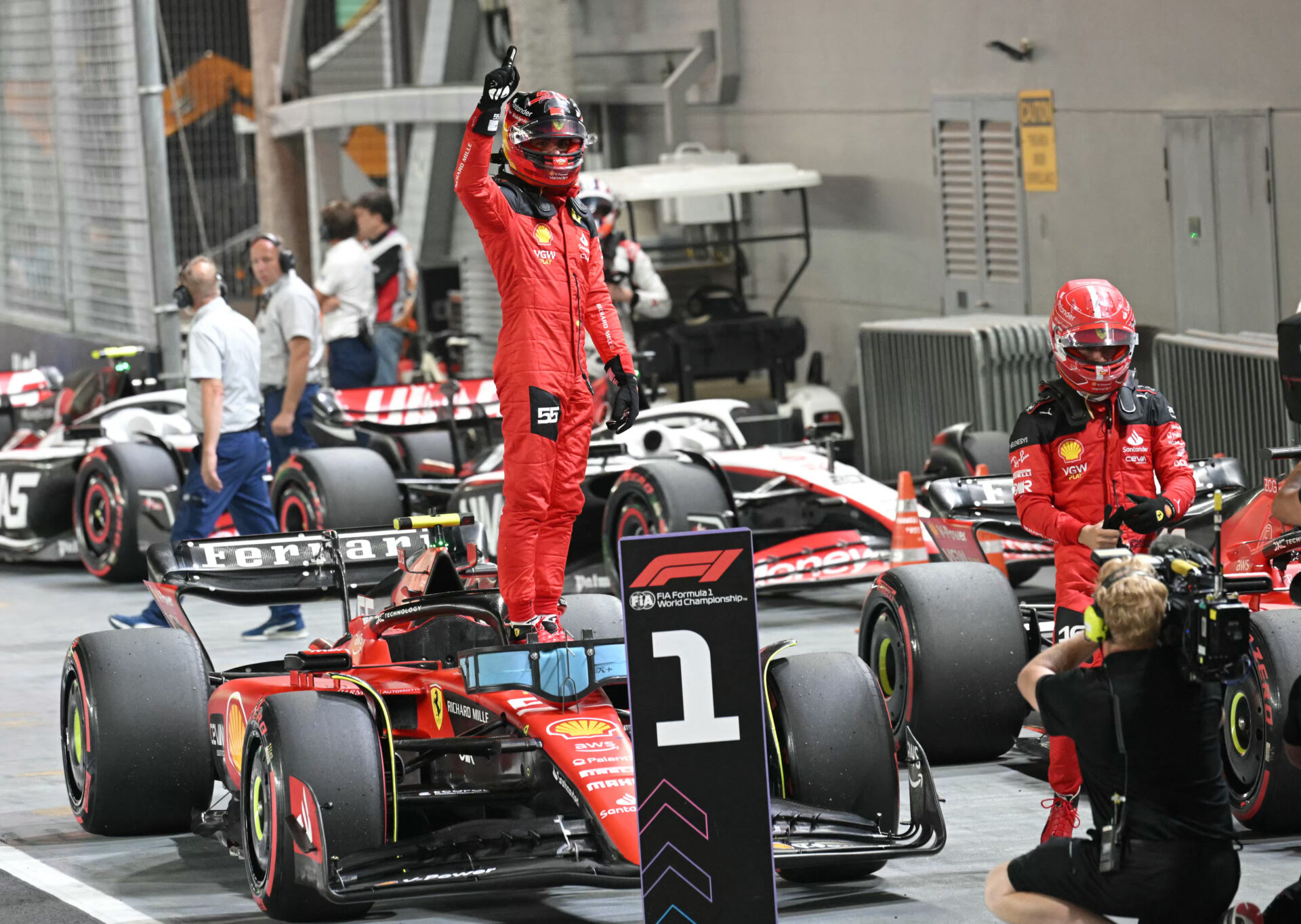 GP de Singapura: Ferrari mostra força de novo, e Sainz lidera