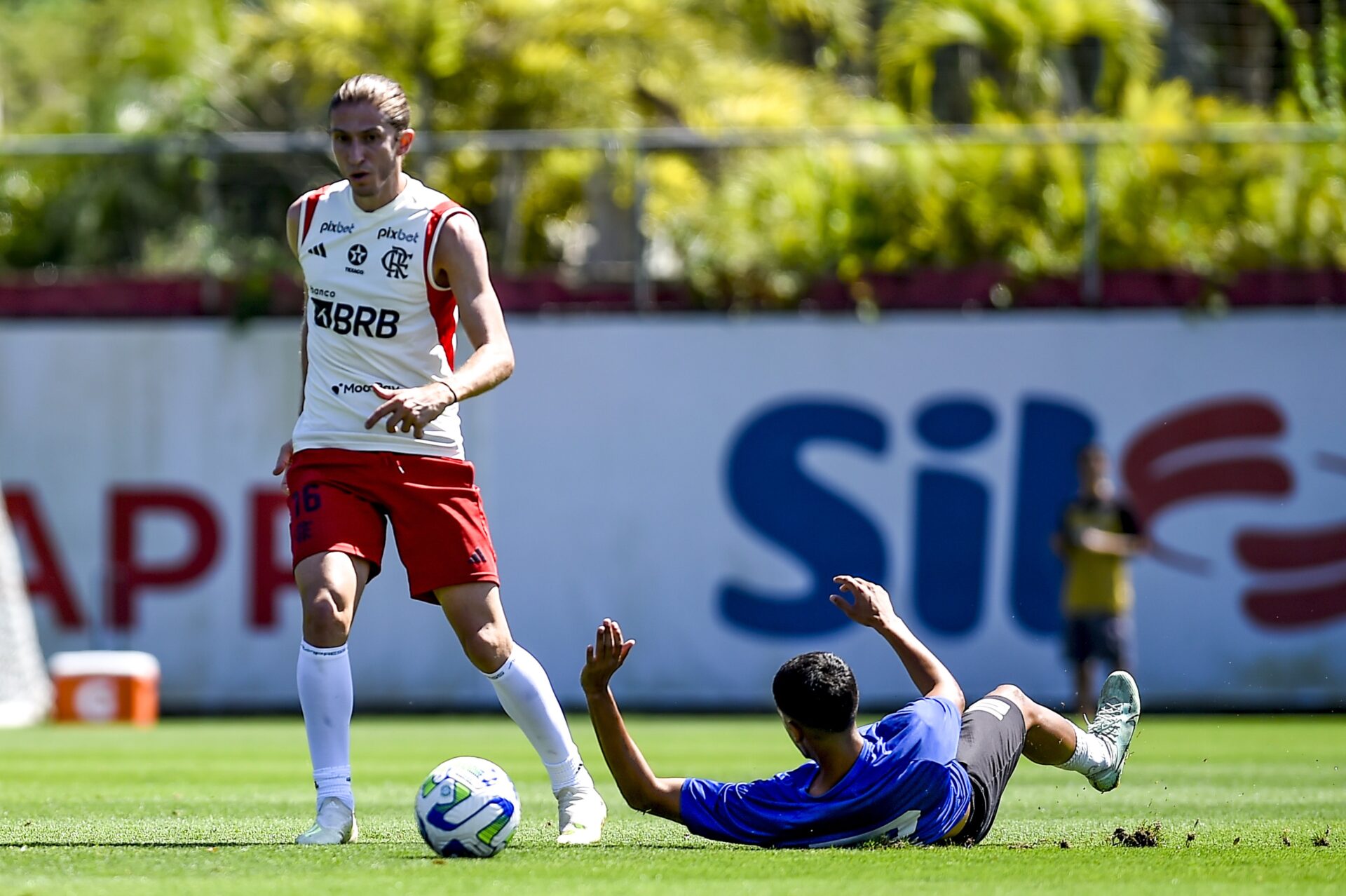 Jogadores do Flamengo entram na onda da vaquinha e fazem doações