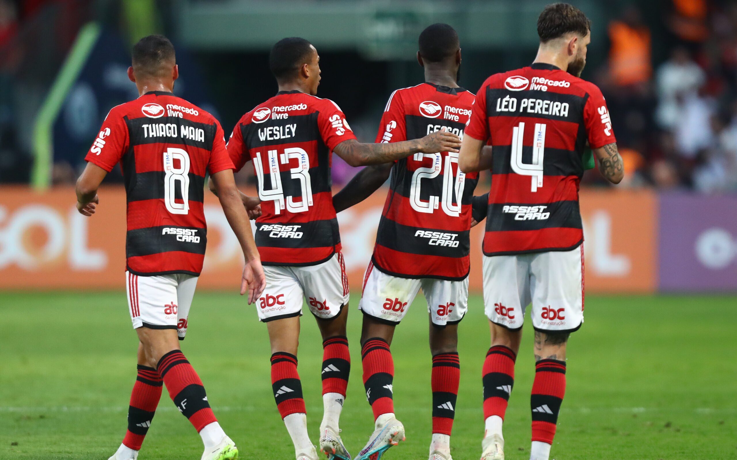 Flamengo e São Paulo tem maior renda da história do futebol brasileiro;  torcida vaia anúncio