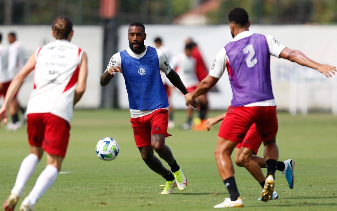 Não perco tempo”: Vítor Pereira ironiza ao ser questionado sobre jogos do futebol  brasileiro