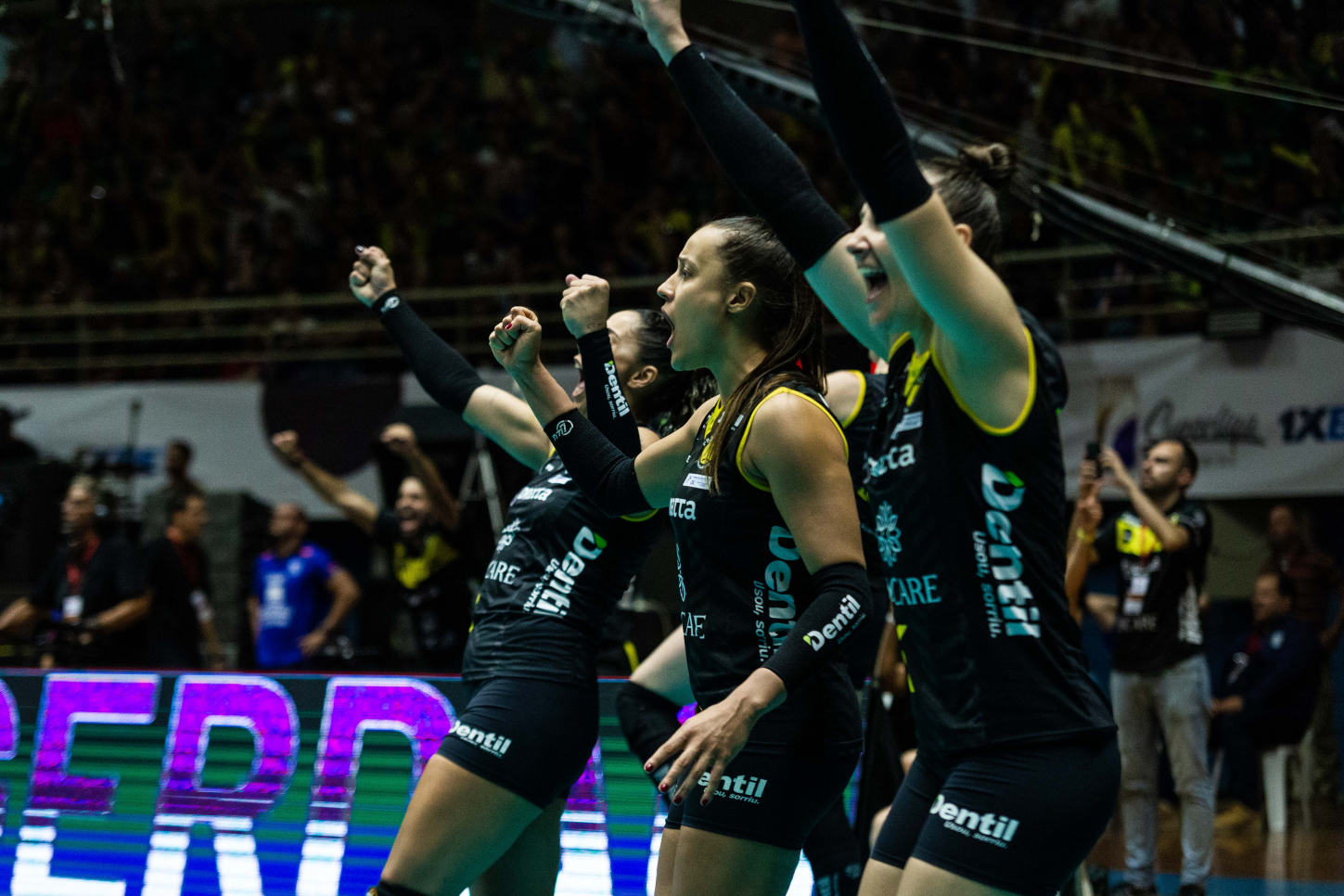 COMO E ONDE ASSISTIR JOGOS DA SUPERLIGA DE VÔLEI DE GRAÇA 2023 