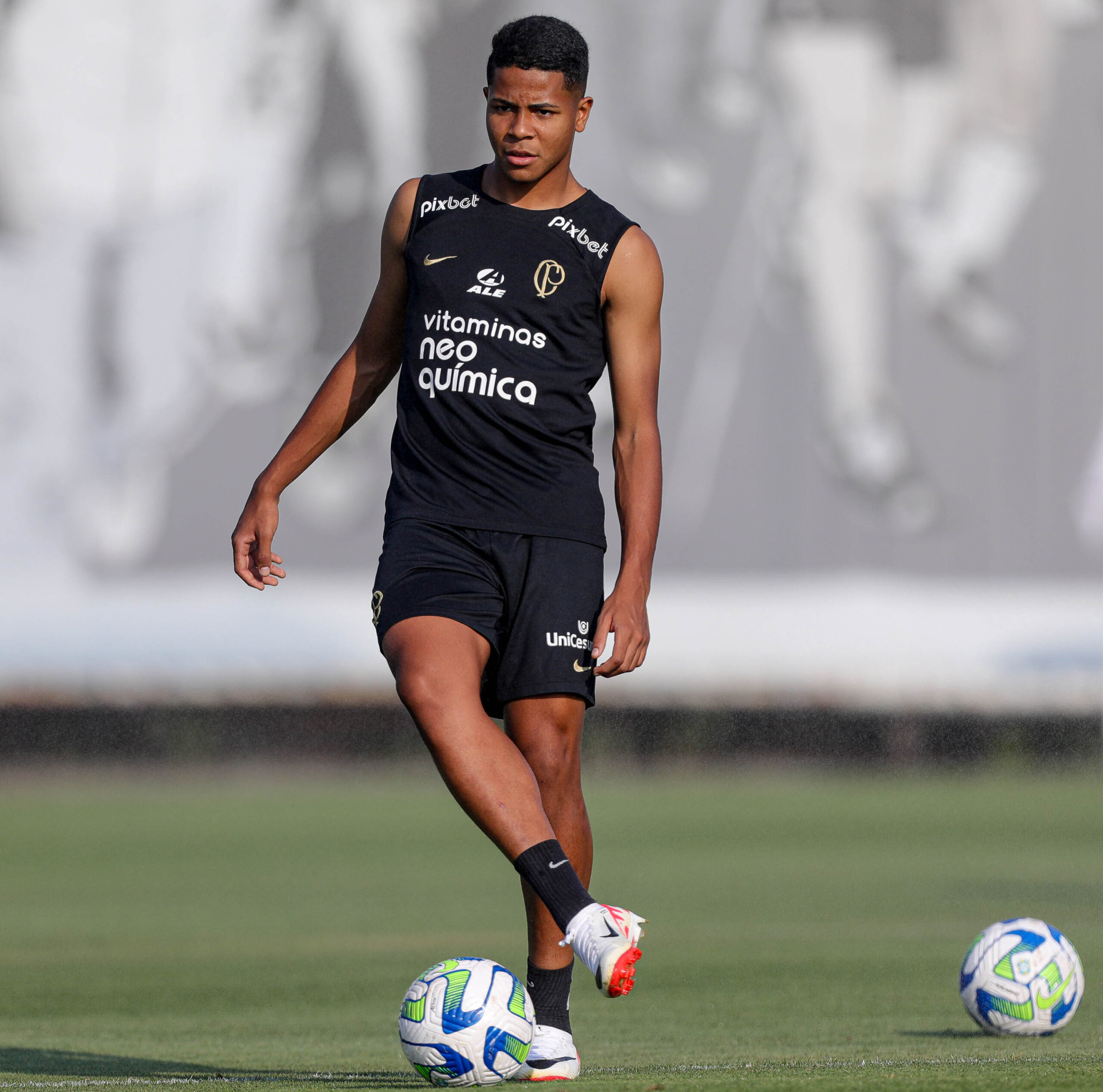 Corinthians anuncia renovação de contrato do atacante Wesley; veja valor da  multa - Lance!