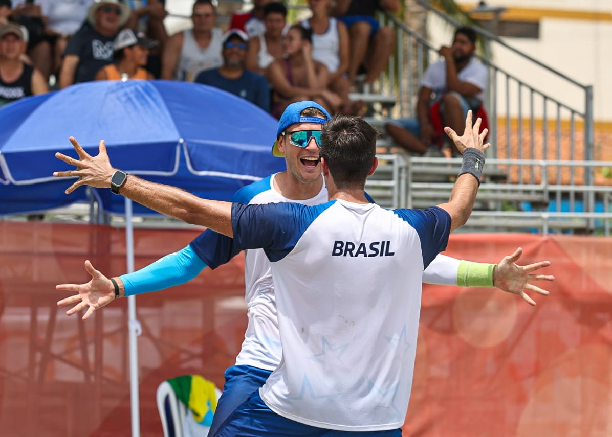 Allan Oliveira e Baran vencem e Brasil vai às quartas na Copa do Mundo de  Beach Tennis