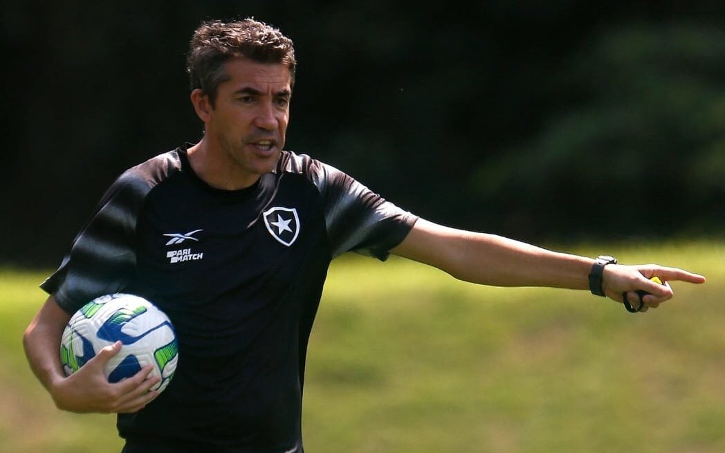 Técnico do Botafogo põe cargo à disposição após derrota para