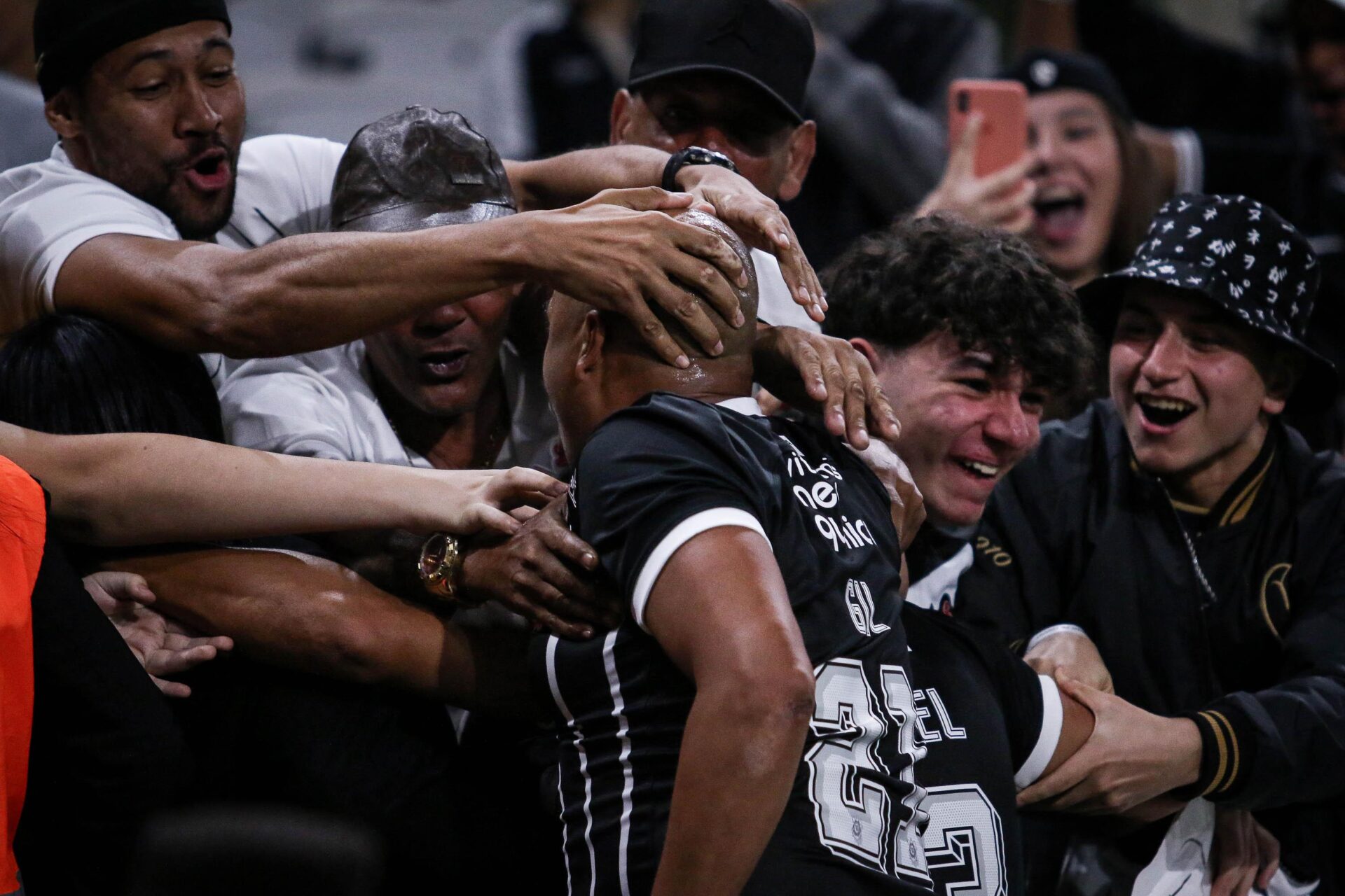 Corinthians promove jogo festivo com campeões mundiais de 2000