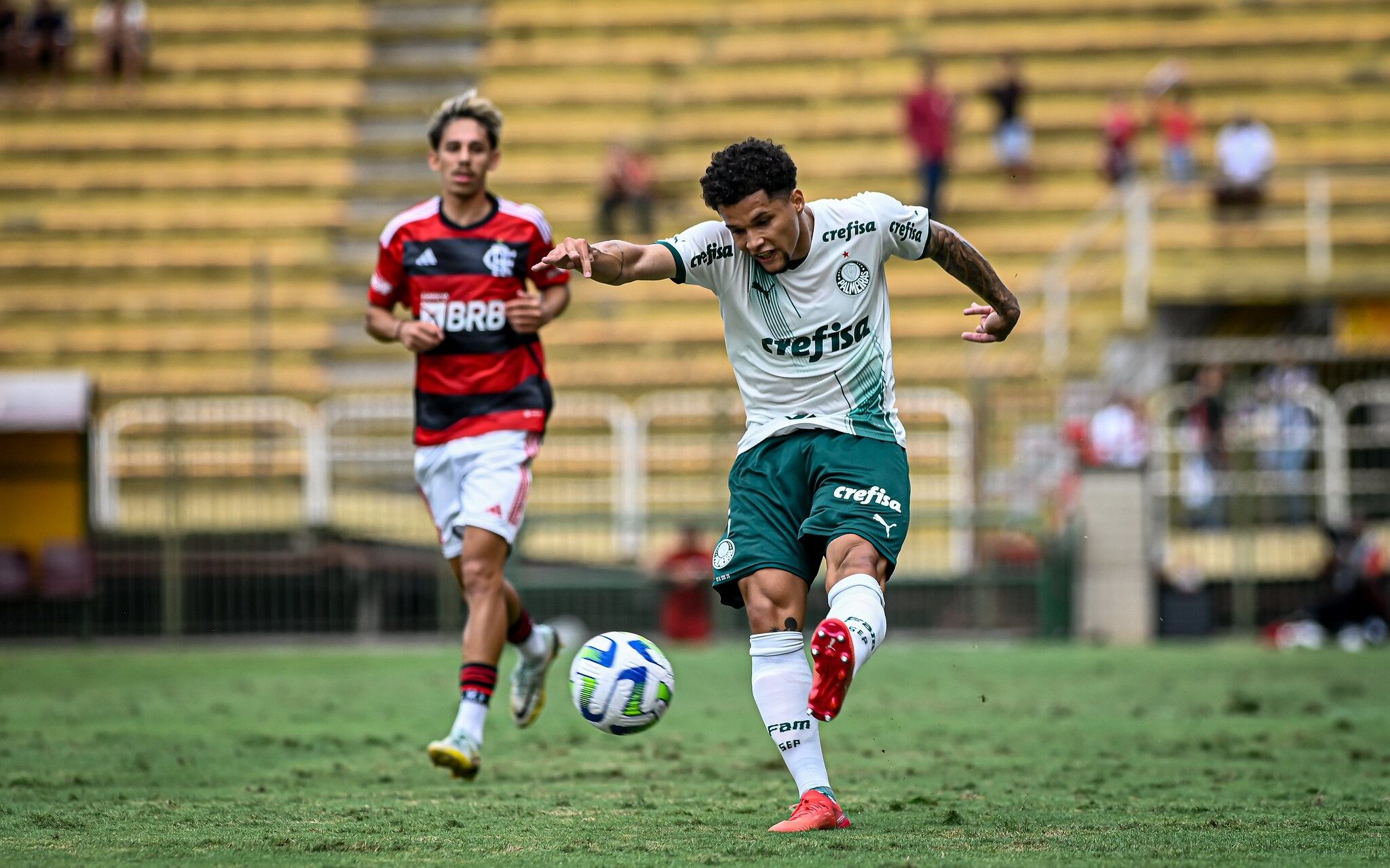 Em dia de folga, sete jogadores do Palmeiras aparecem na Academia - ISTOÉ  Independente