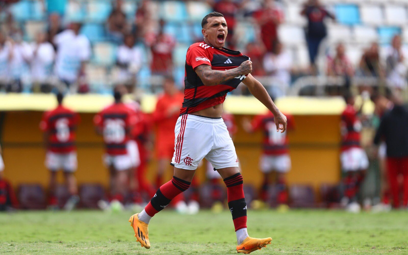 Flamengo transmite jogo no  com 2 milhões simultâneos e doações da  torcida