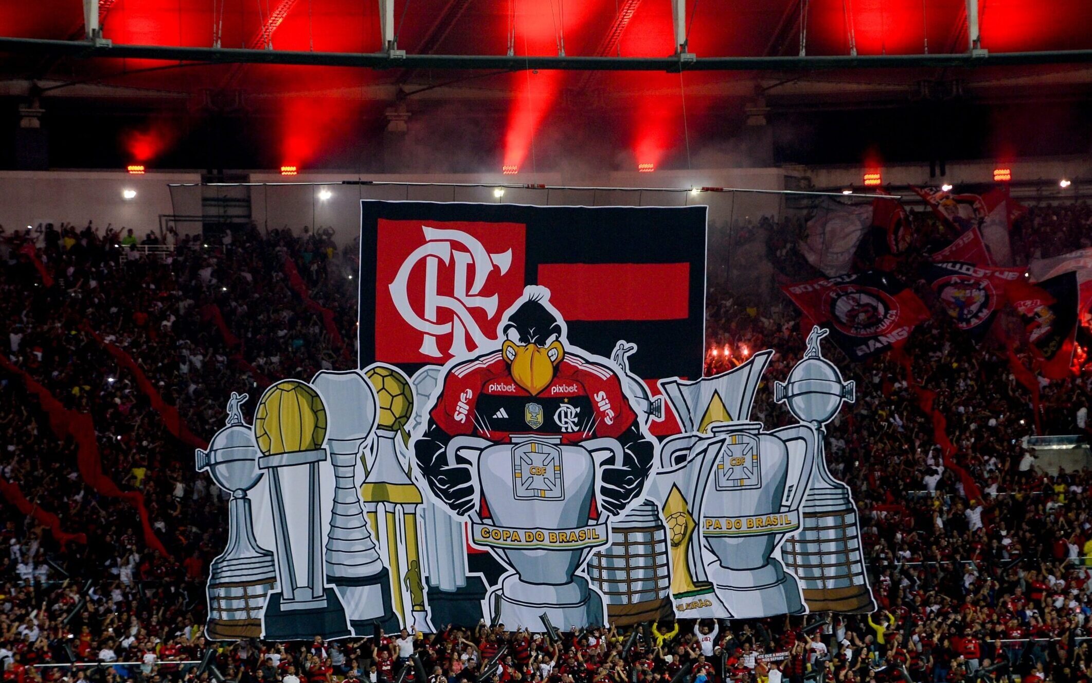 Nação abraça o Flamengo no último jogo no Rio de Janeiro antes da