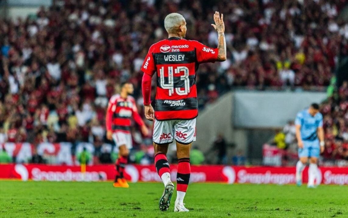 Wesley recebe cartão amarelo e está suspenso de Flamengo x Grêmio, pela  Copa do Brasil