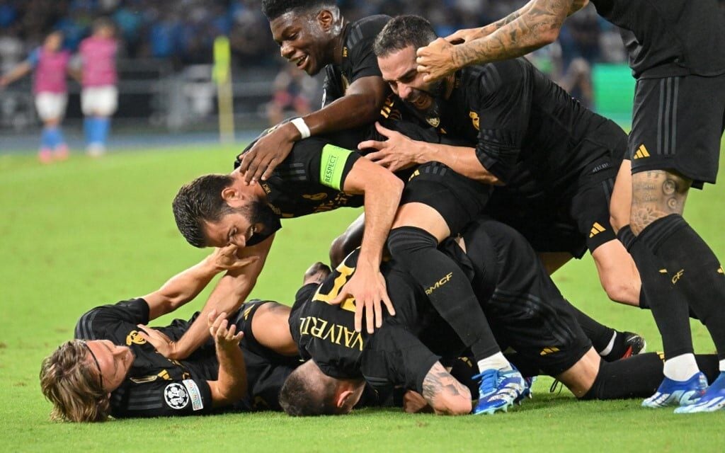 Liga dos Campeões: Manchester United e Arsenal tropeçam; Real Madrid vence  Napoli em jogo emocionante