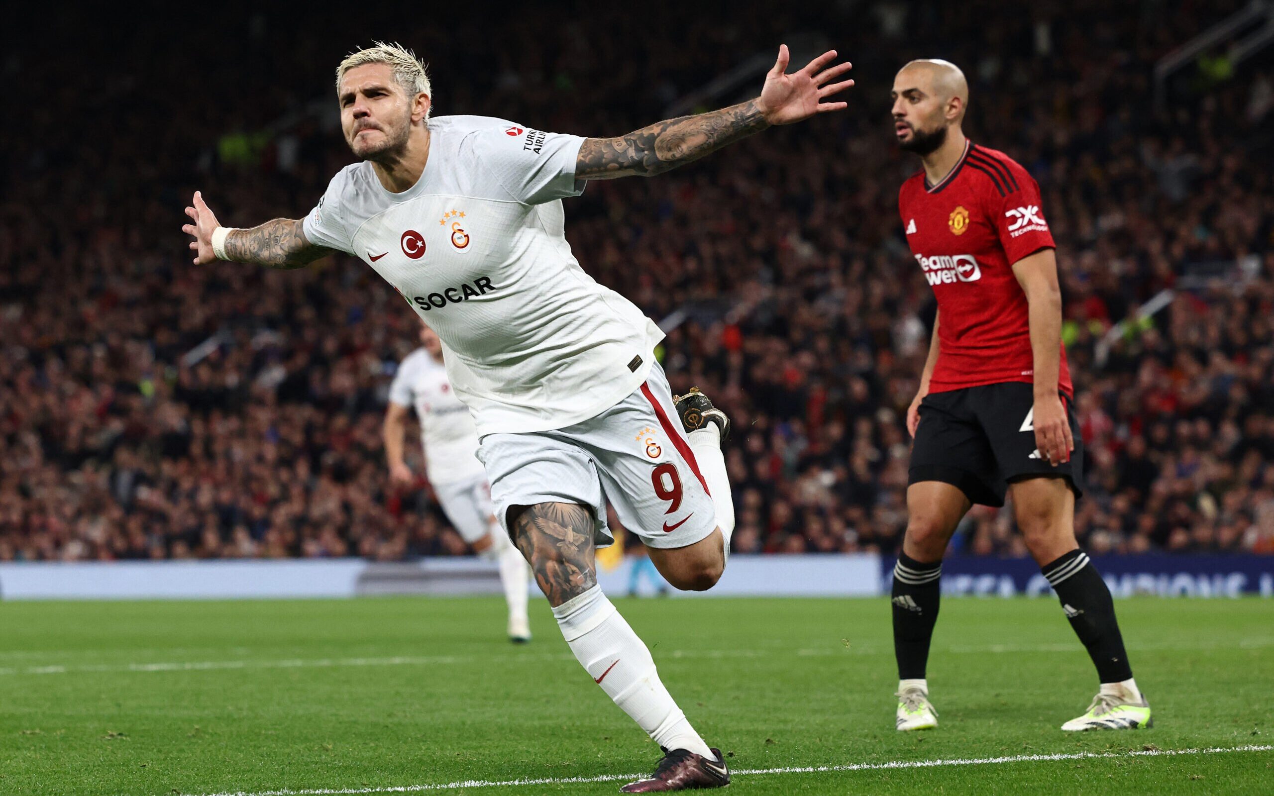 Liga dos Campeões: Manchester United e Arsenal tropeçam; Real Madrid vence  Napoli em jogo emocionante