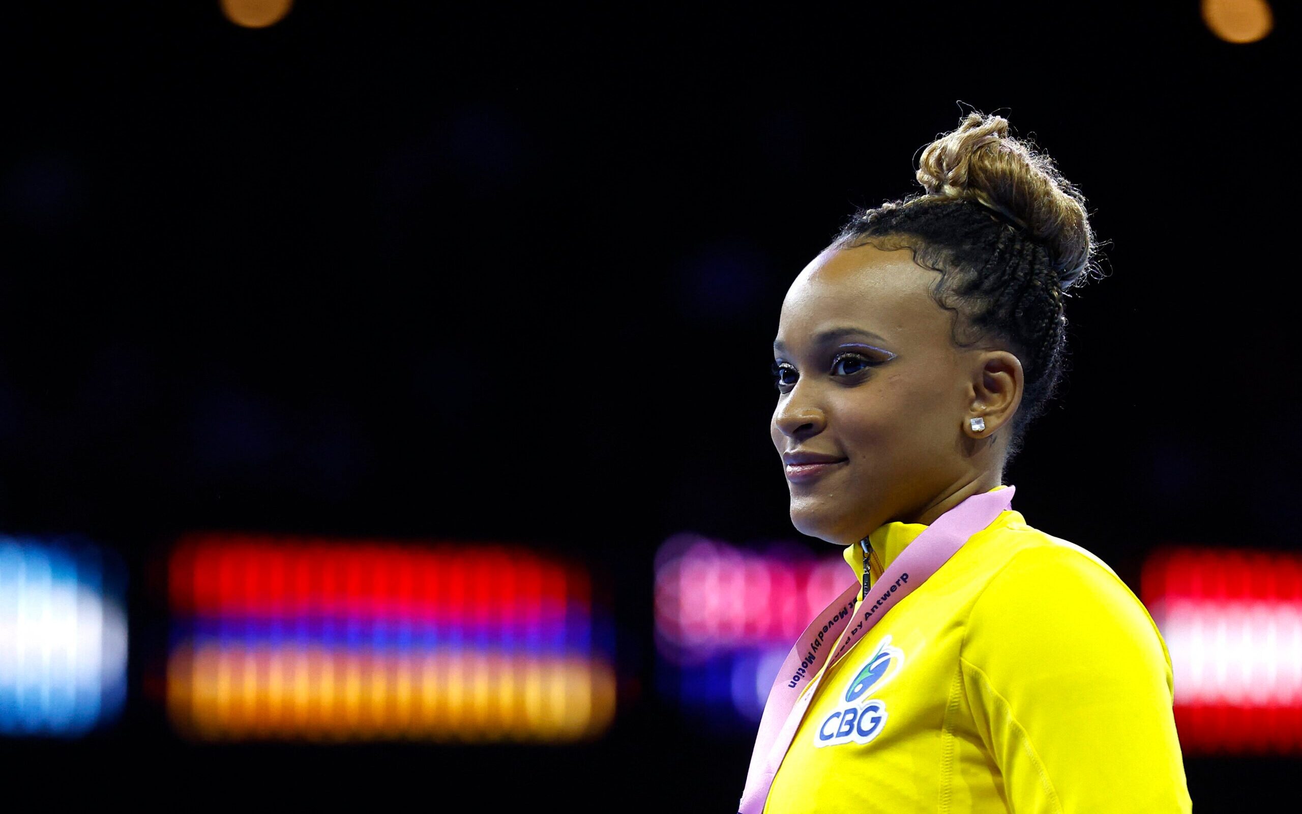 Rebeca Andrade e Simone Biles dançam juntas na festa do Mundial de Ginástica;  assista