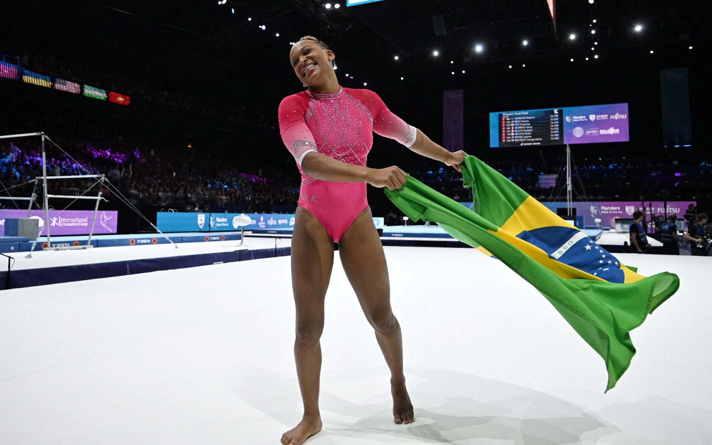 Pódio histórico no Mundial de Ginástica empolga Rebeca Andrade