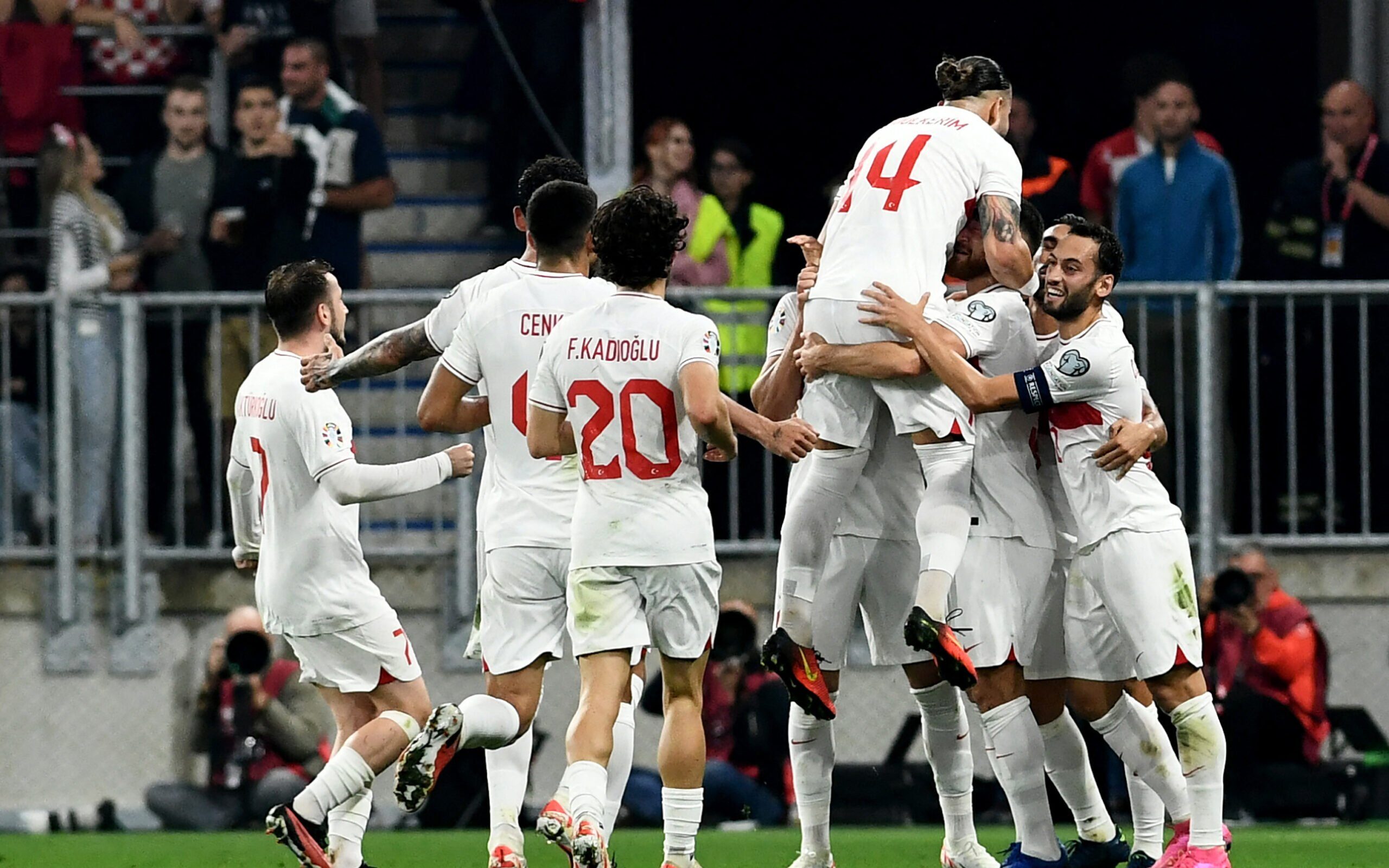 Turquia empata (1-1) com a Croácia no caminho para a Copa do Mundo