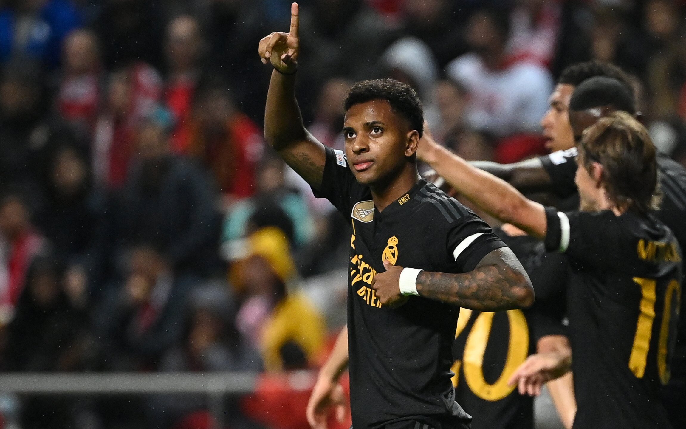 Manchester City vence 'Wolves' e sobe à liderança em jogo com 11 portugueses