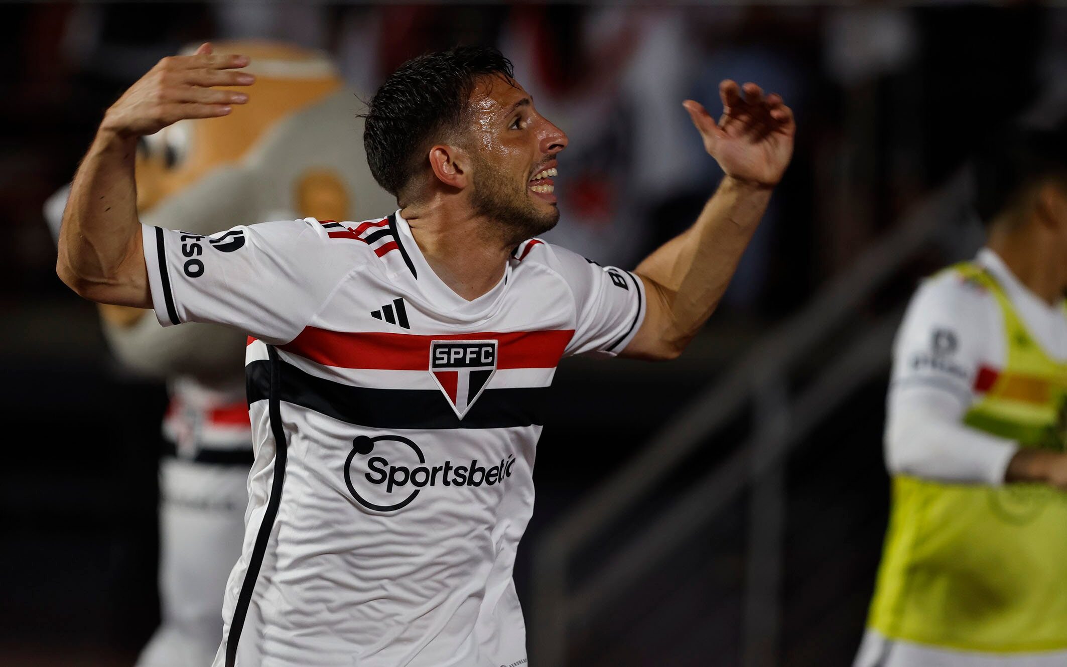 Calleri cresce em ranking de estrangeiros do São Paulo e volta a