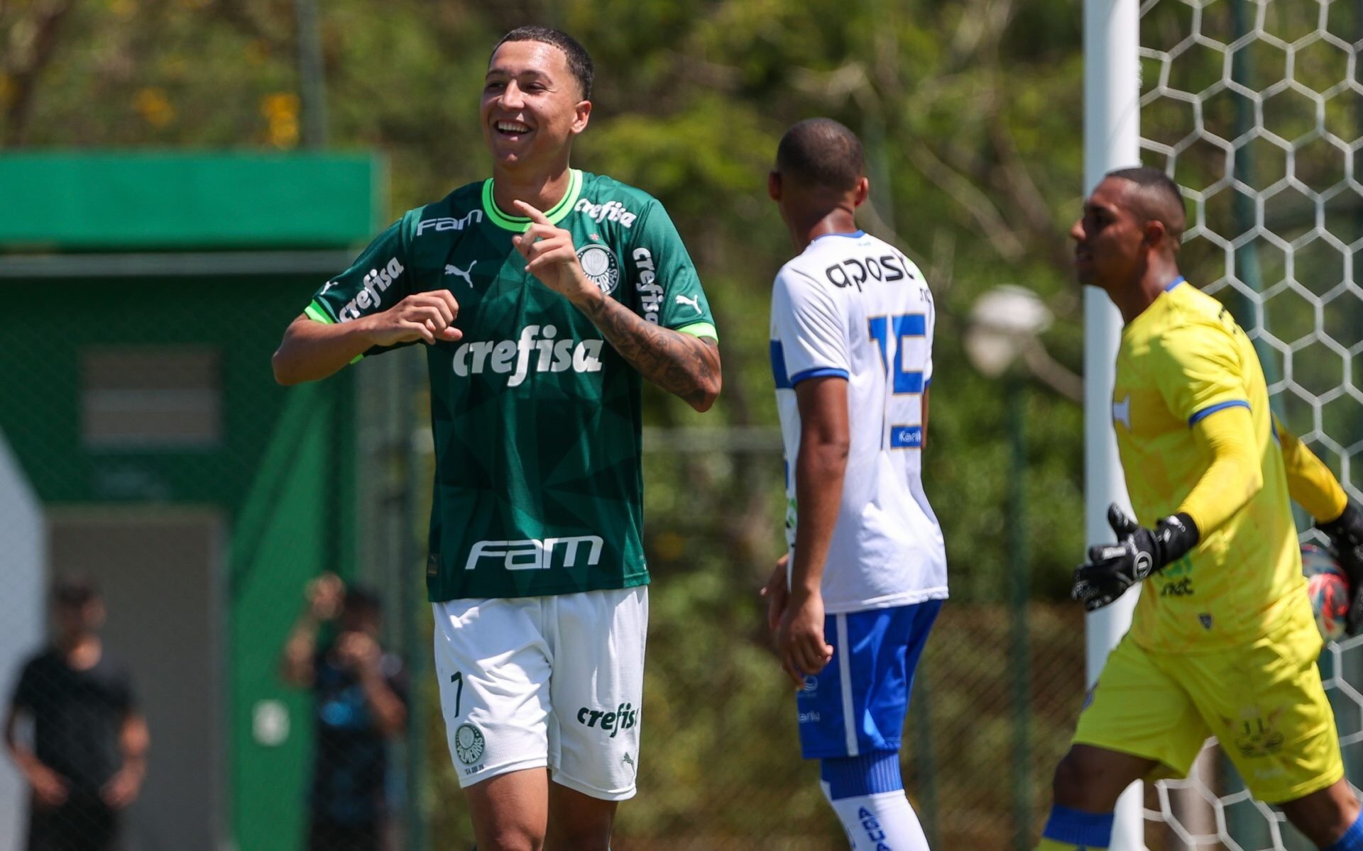 Não pega pênalti? Weverton tem média superior a Cássio e é um dos maiores  pegadores da história do Palmeiras - Lance!