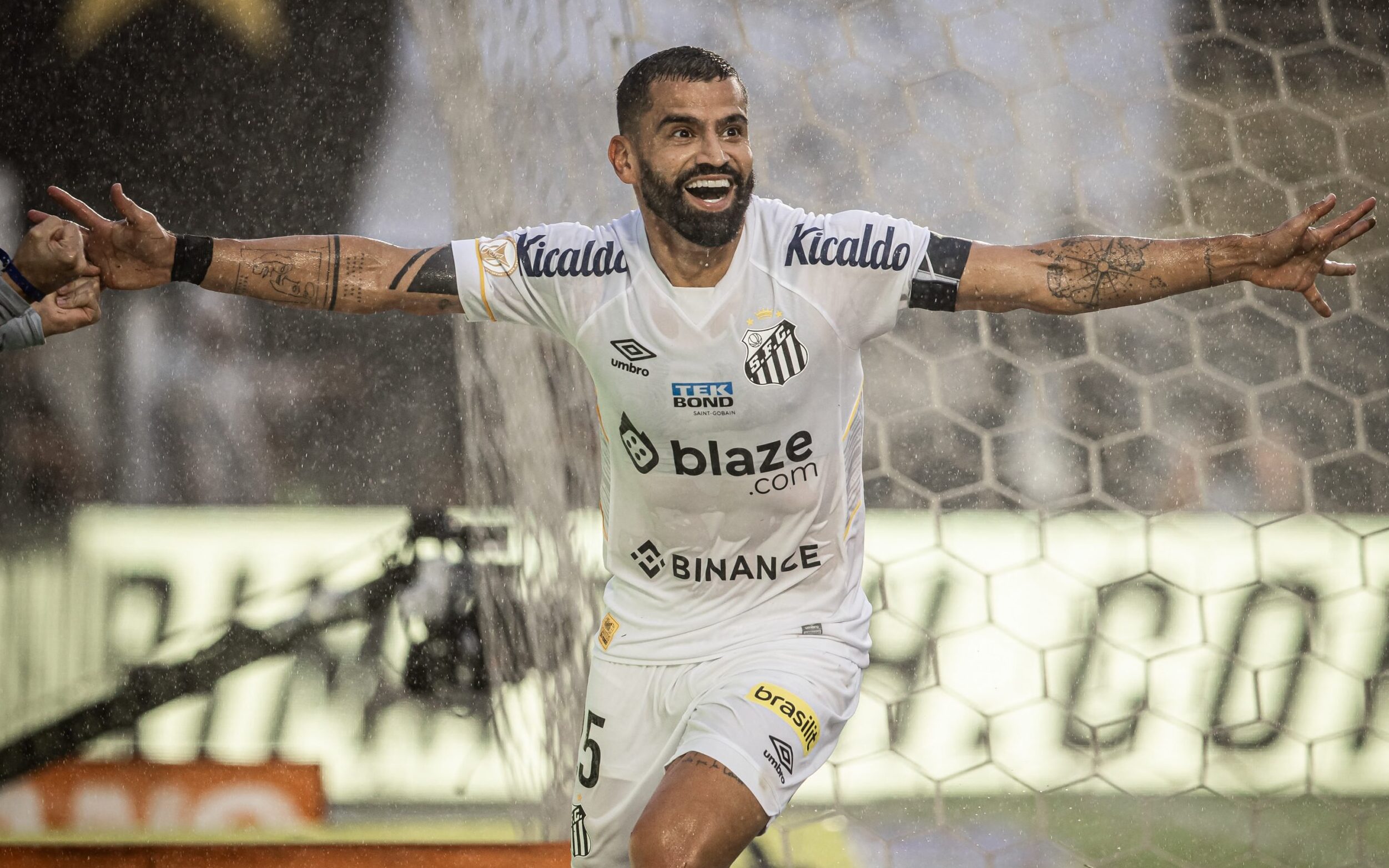 Tomás Rincón cumpre expectativa, assume faixa de capitão do Santos e lidera reação ISTOÉ