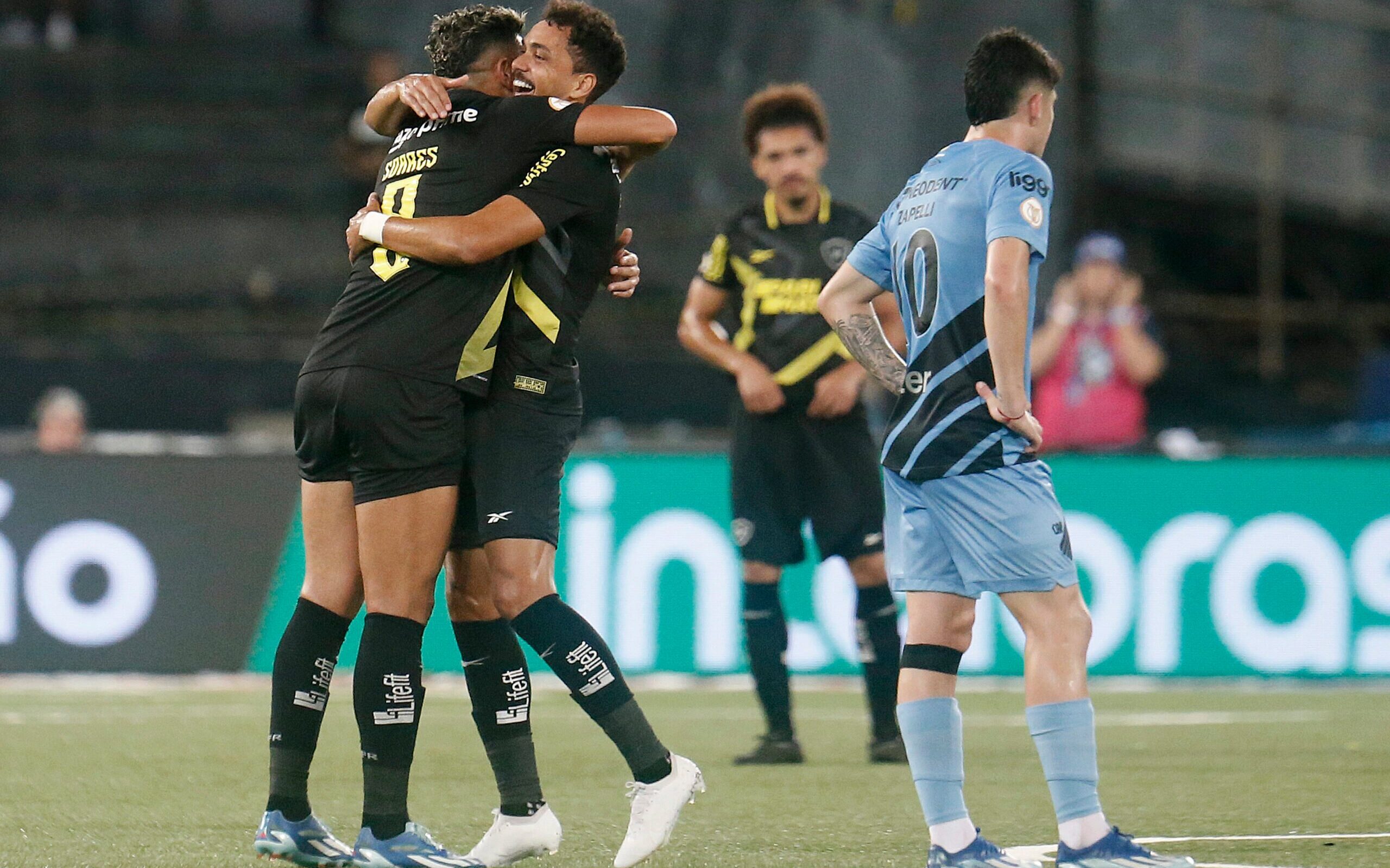 Surpresa no Brasileirão: Jogo entre Botafogo e Athletico-PR é suspenso  devido a apagão - ICL Notícias