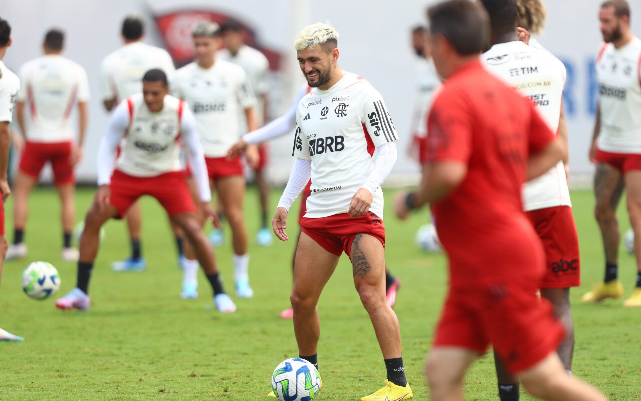 Corinthians 1 x 1 Flamengo - Na Neo Química Arena deu empate entre